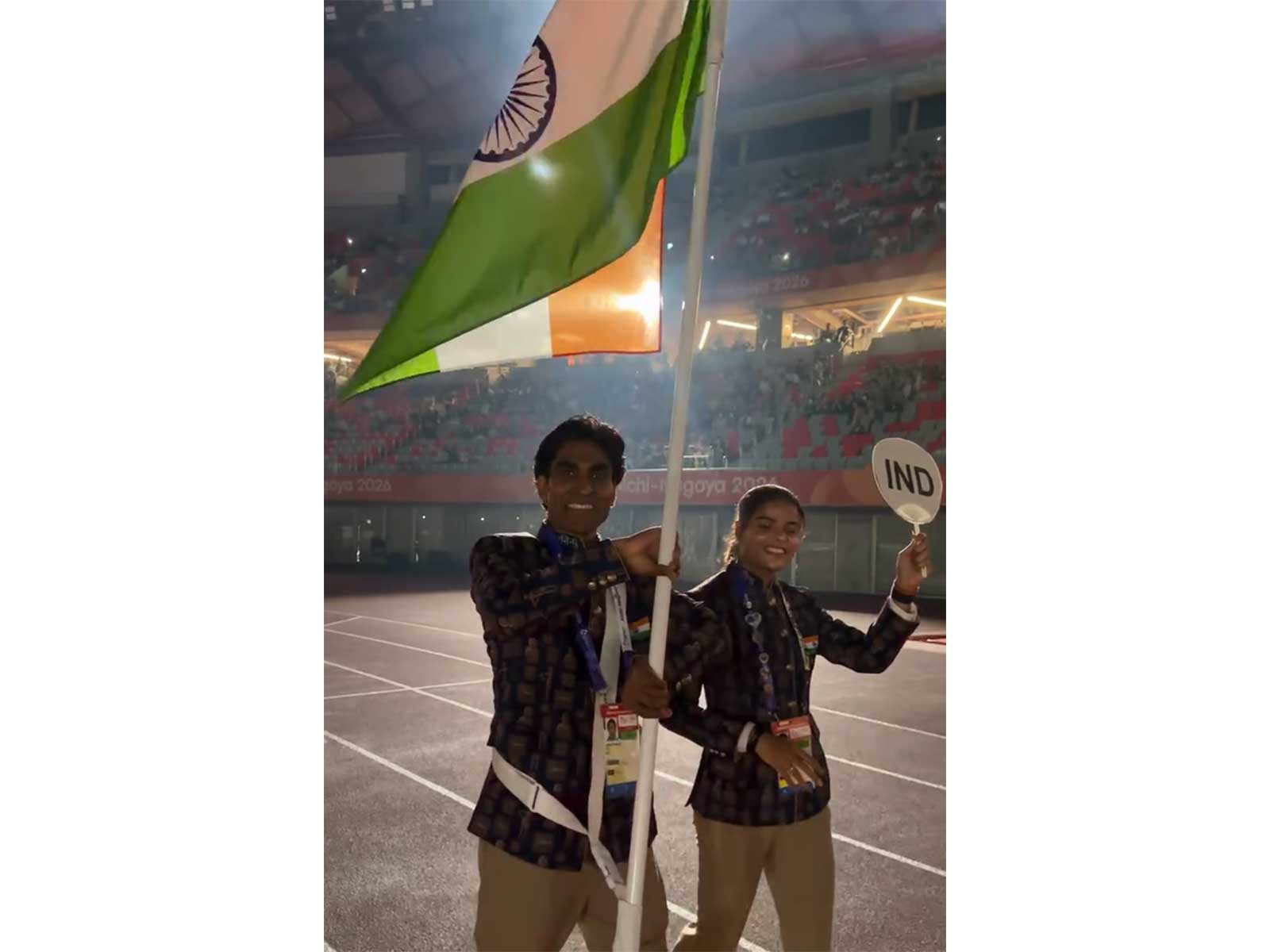 Pramod Bhagat (L) and Simran Sharma (R). (Photo: Instagram/paralympicsindia_official)