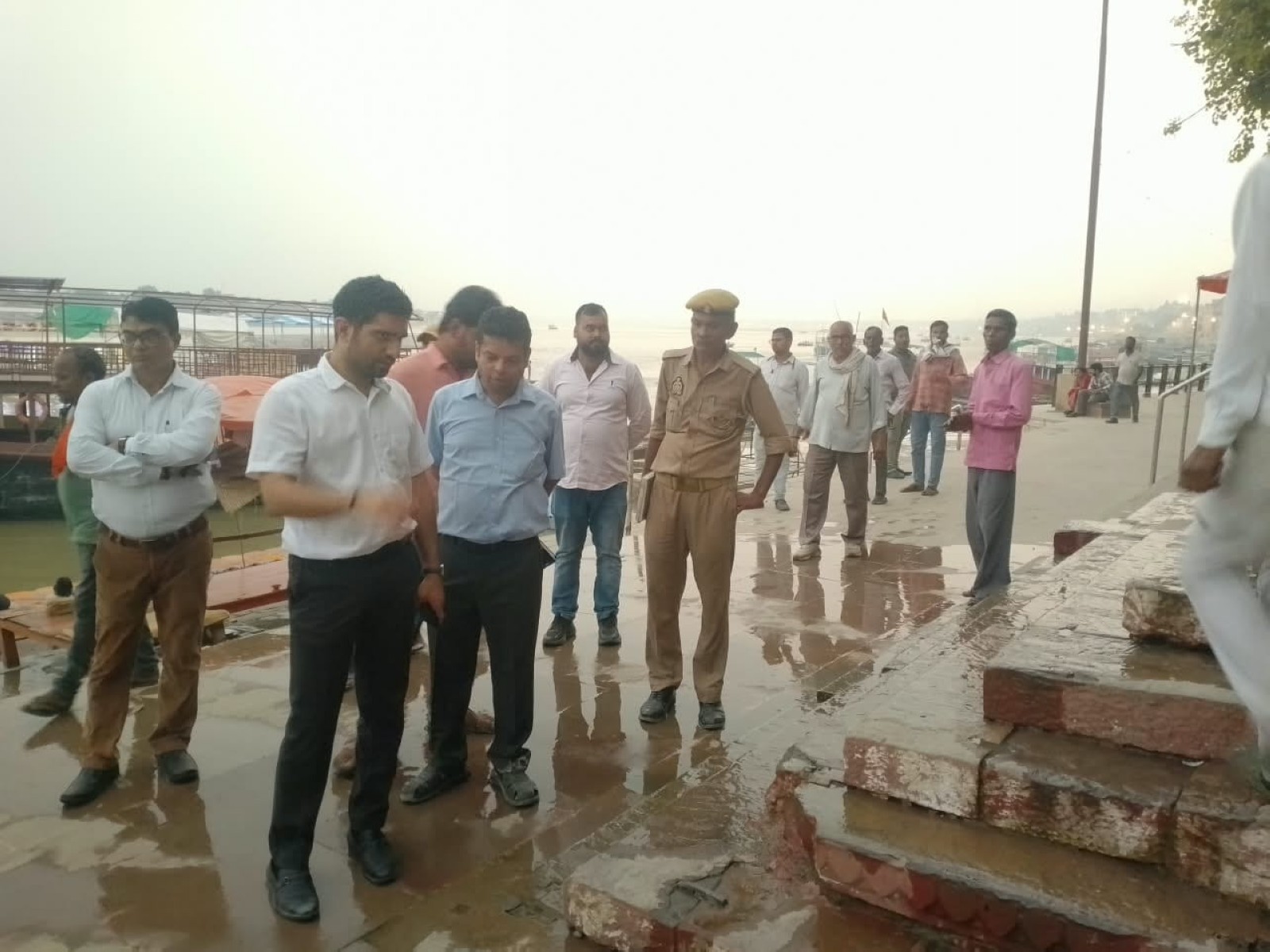 Municipal Commissioner inspects ghat arrangements ahead of Air Show (Photo/Municipal Corporation Varanasi)
