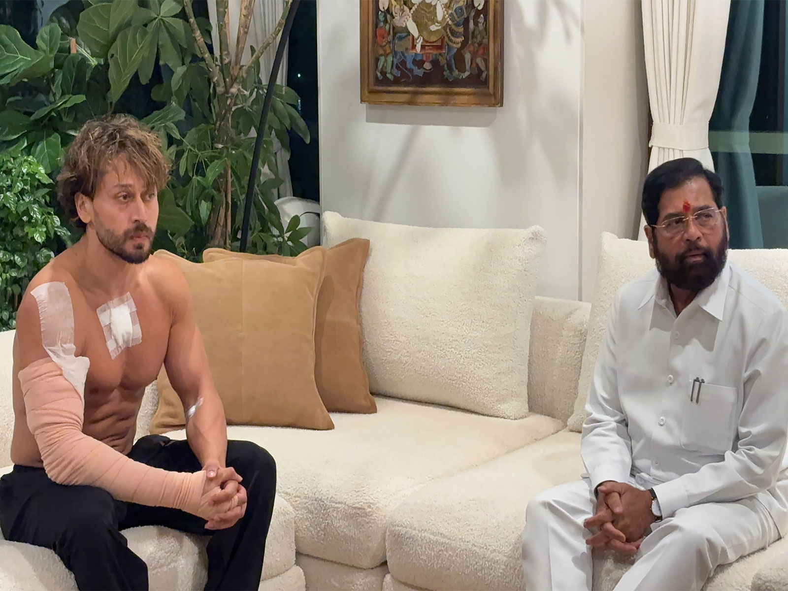 Tiger Shroff with minister Eknath Shinde (Image source: Shivsena PR)