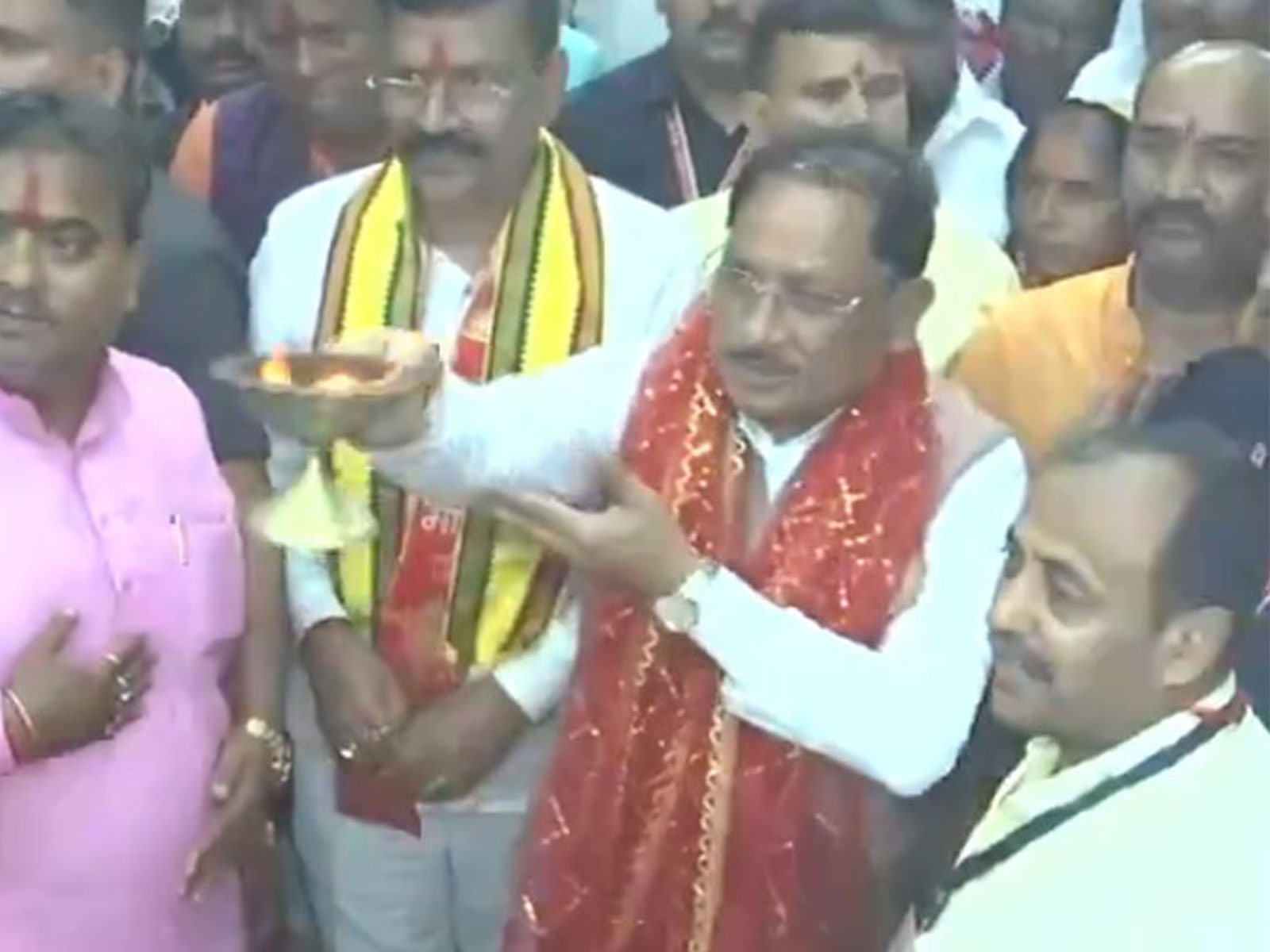 Chhattisgarh Chief Minister Vishnu Deo Sai offered prayers at a Durga Pandal in Mana (Photo:ANI)
