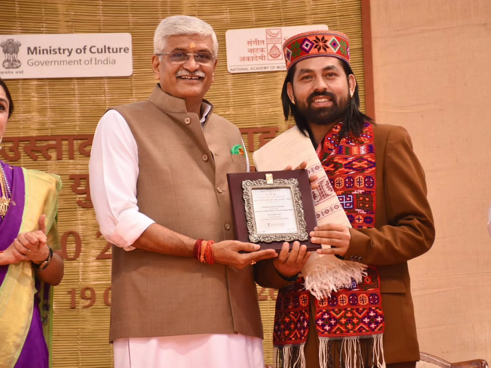 Union Minister Gajendra Singh Shekhawat honouring singer Inder Jeet with Ustad Bismillah Khan Yuva Puraskar 2024 (Photo/Instagram@InderJeet)