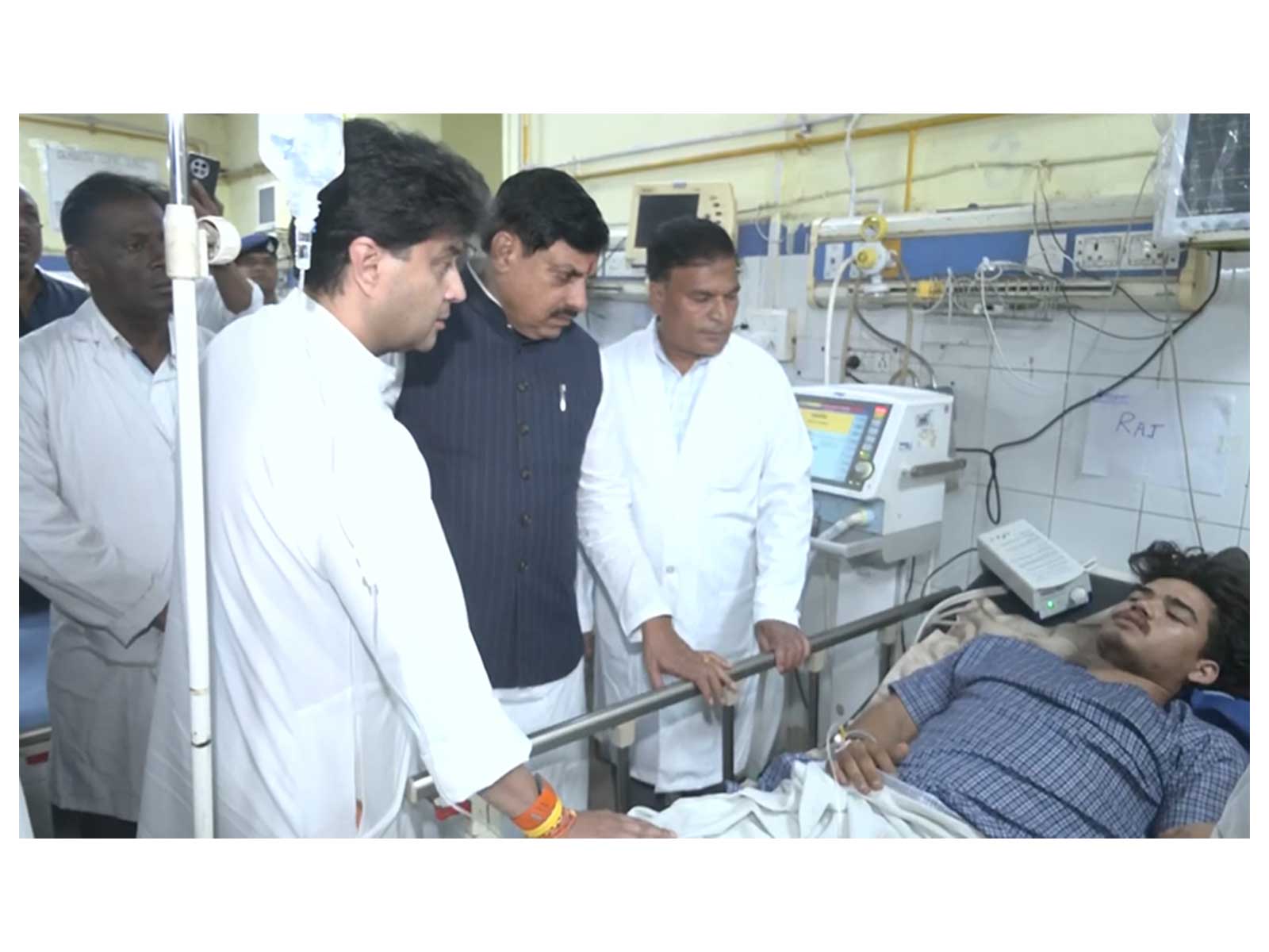 MP CM Mohan Yadav and Union Minister Jyotiraditya Scindia meeting the injured person (Photo/ANI)