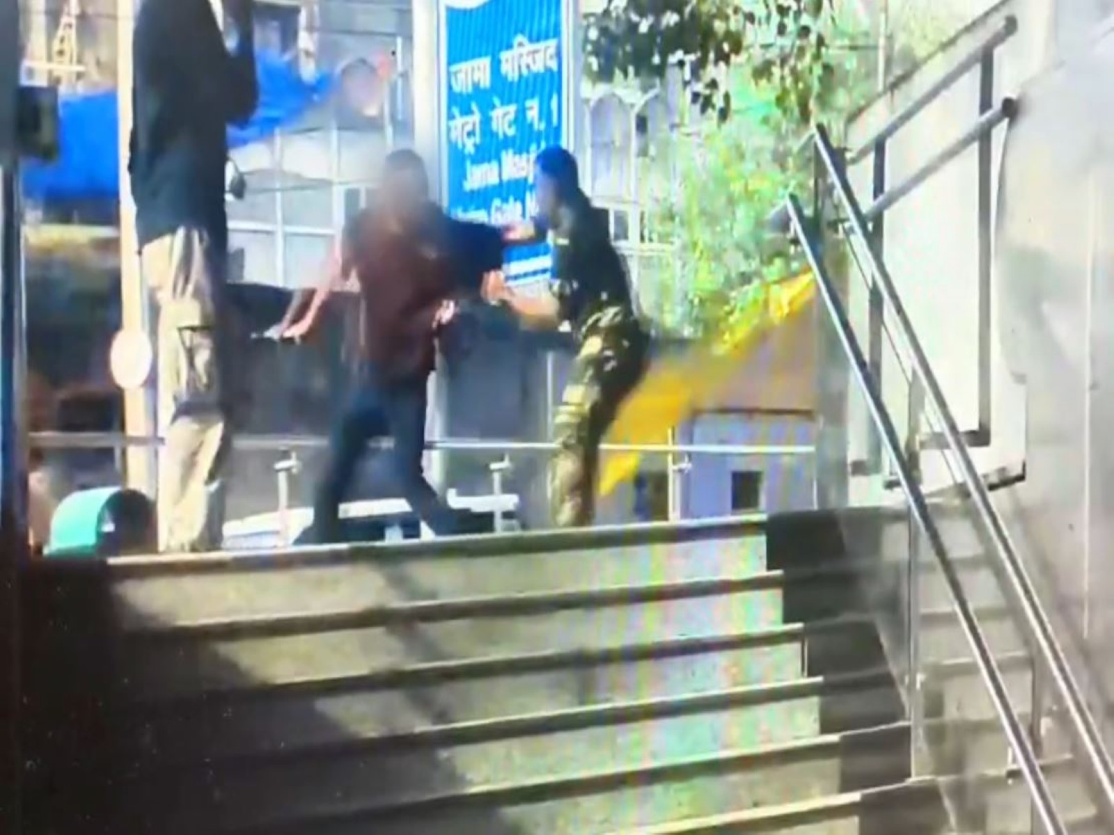  Man apprehended by CISF personnel (Photo:X/@CISFHQrs)