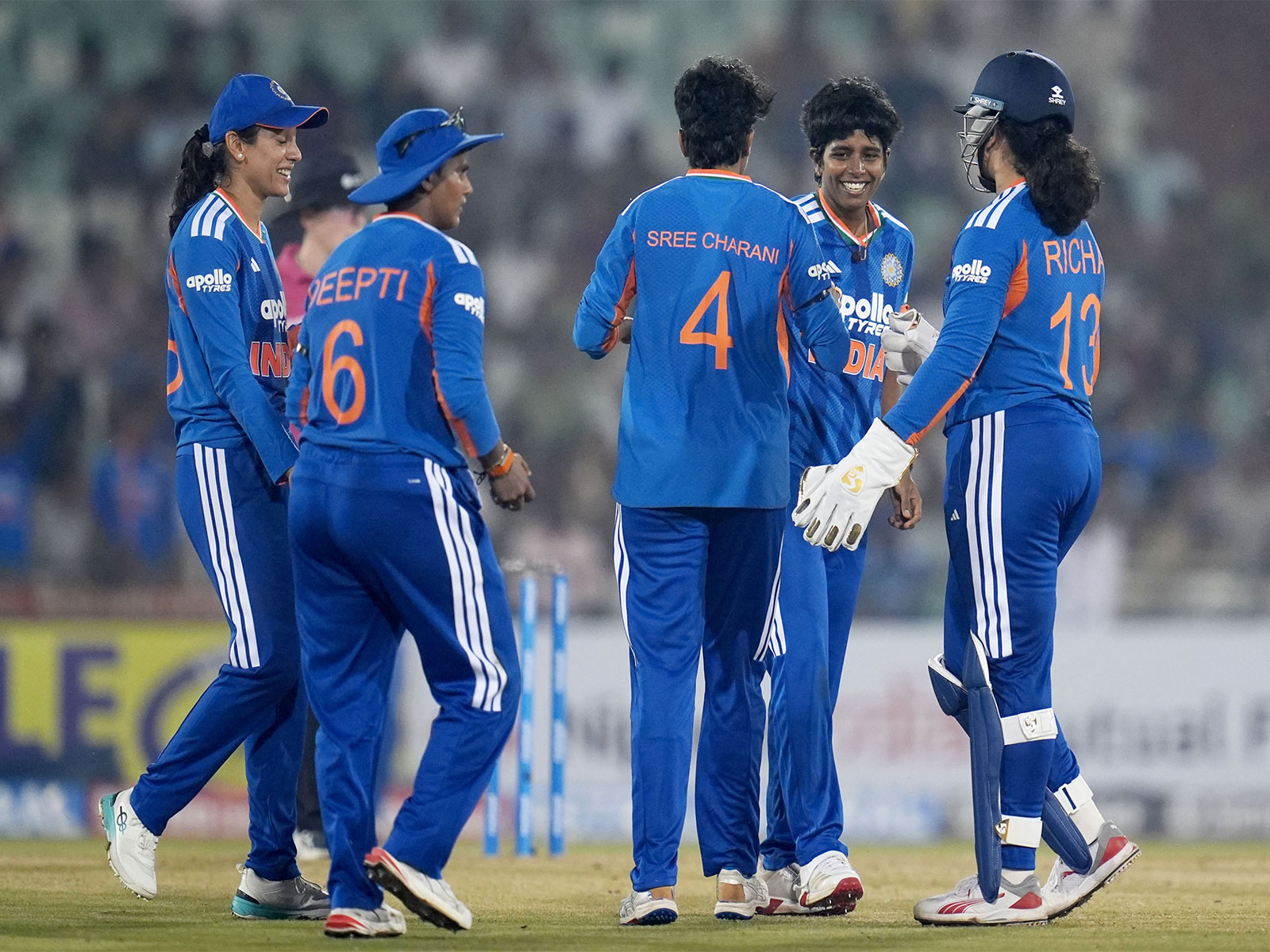 India women's cricket team celebrating (Photo: X/@BCCIWomen)