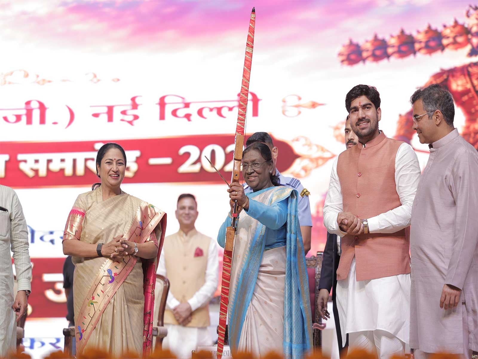 President Droupadi Murmu and Delhi Chief Minister Rekha Gupta attending Vijayadashami celebration in Dwarka (Photo/ANI)