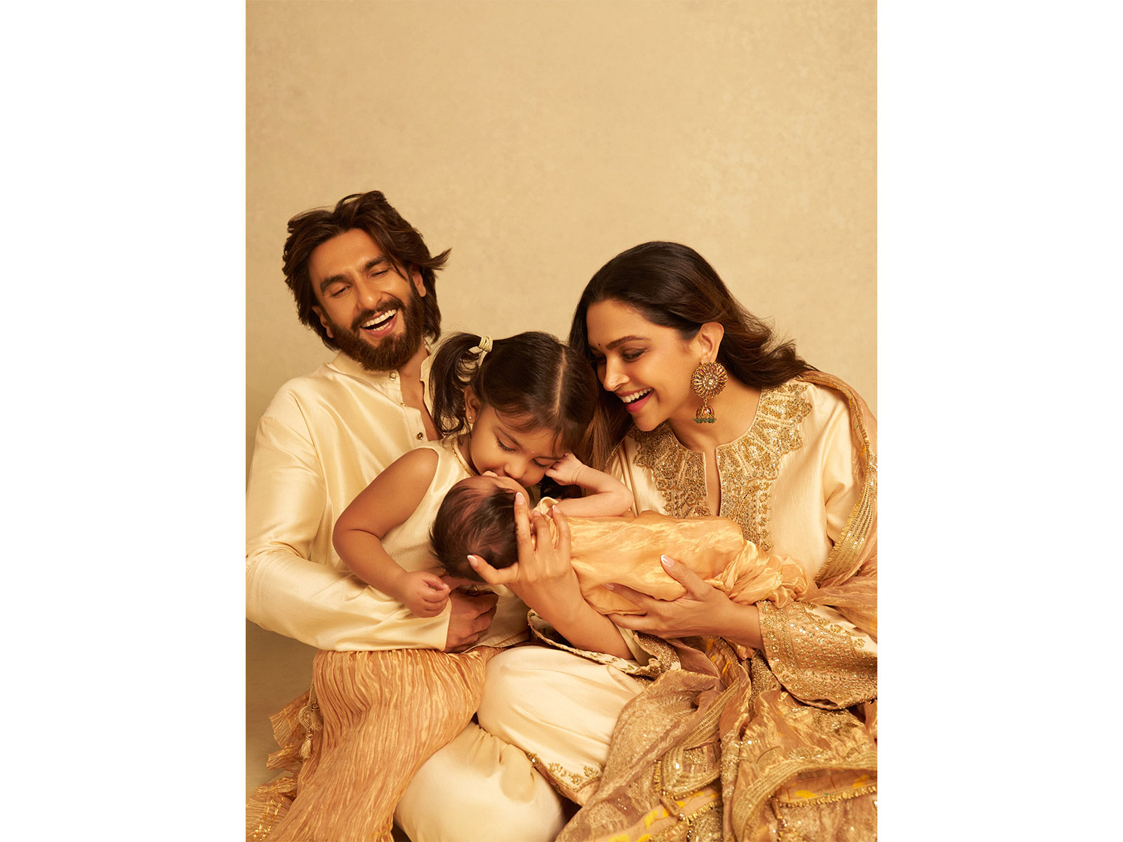 Ranveer Singh, Deepika Padukone with daughters Dua and Devi (Photo/Instagram/@ deepikapadukone)