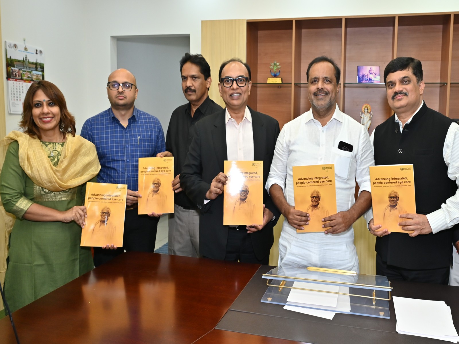 Bhavna Singh, EssilorLuxottica; Gurudatta Hegde, IAS, Health Commissioner; Dr Vivek Durai, Joint Director; Venu Ambati, OneSight Foundation; UT Khader Minister & Dr Krishna Prasad K