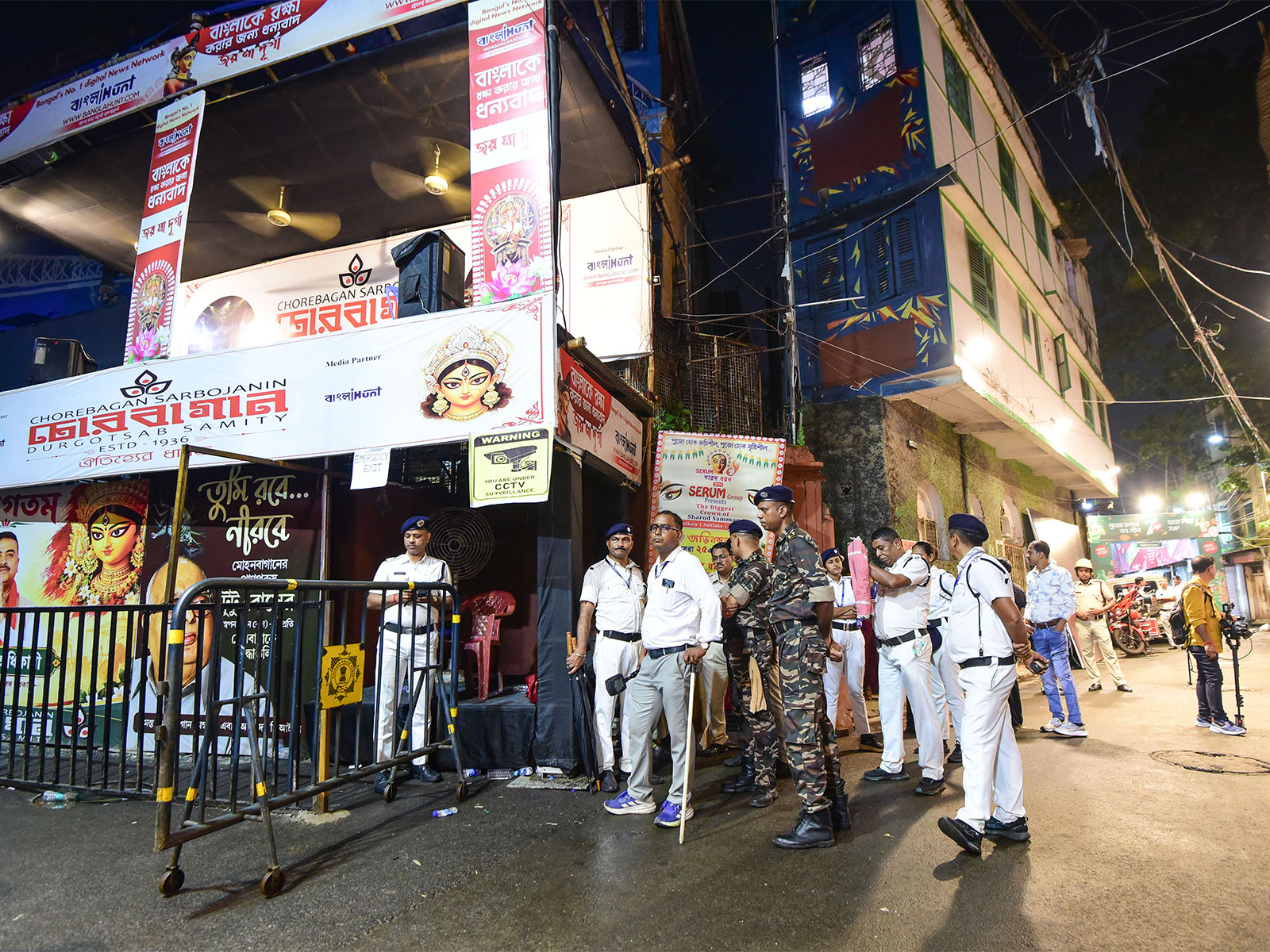 Kolkata Police at the Chorbagan Sarbojanin Durga Puja pandal (File Photo/ANI)