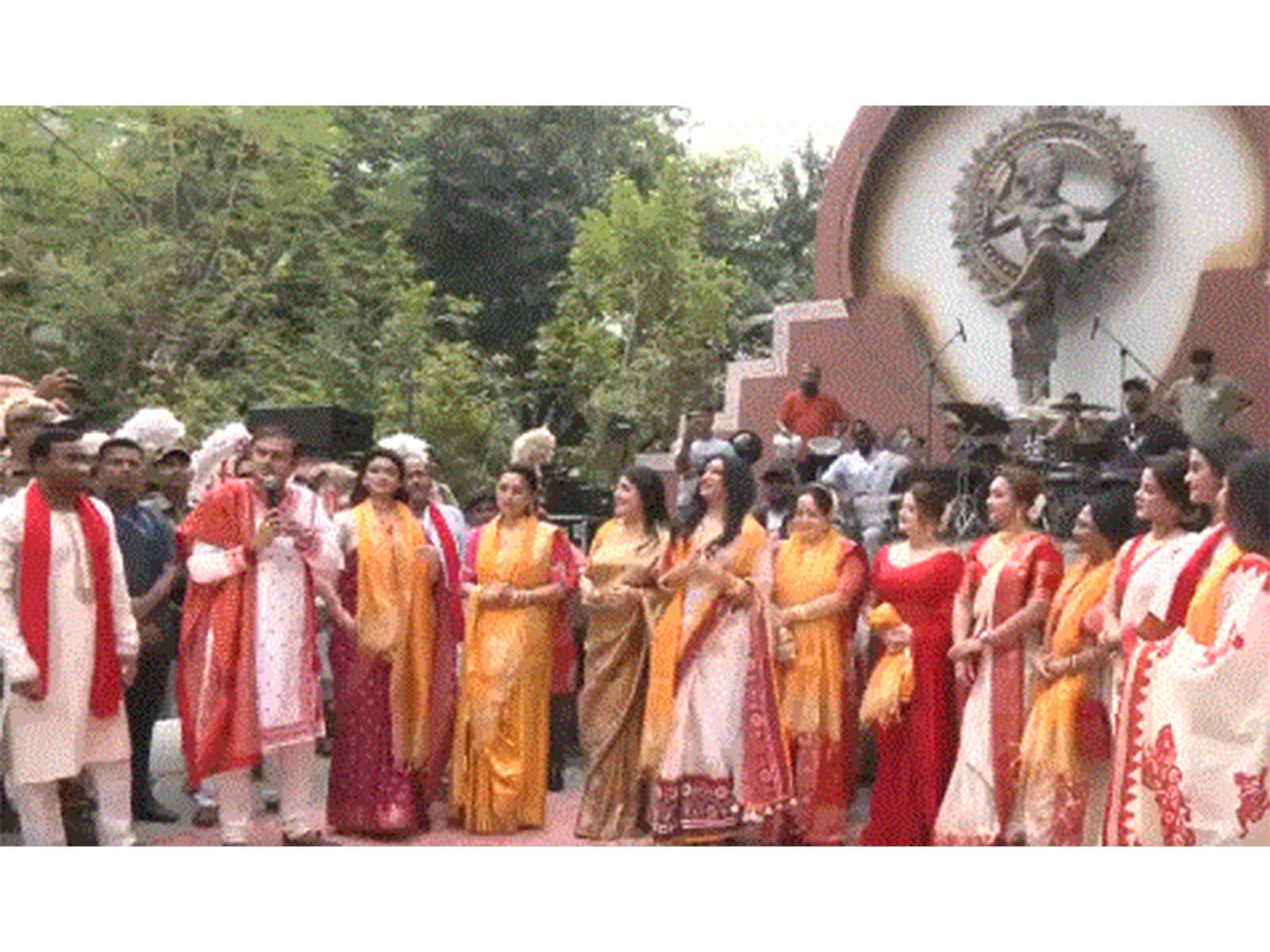 Mimi Chakraborty, Srabanti Chatterjee and other actresses celebrate Vijayadashami (Photo/ANI)