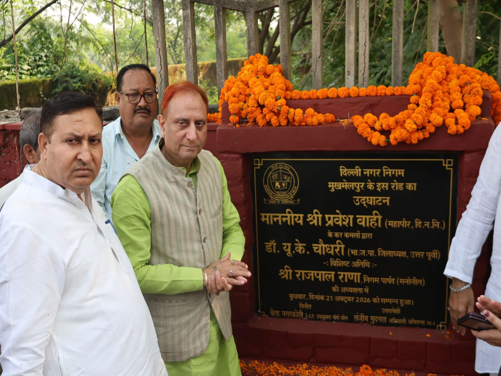 Delhi Mayor Pravesh Wahi inaugurates a road in Mukhmelpur village (Photo: Release)