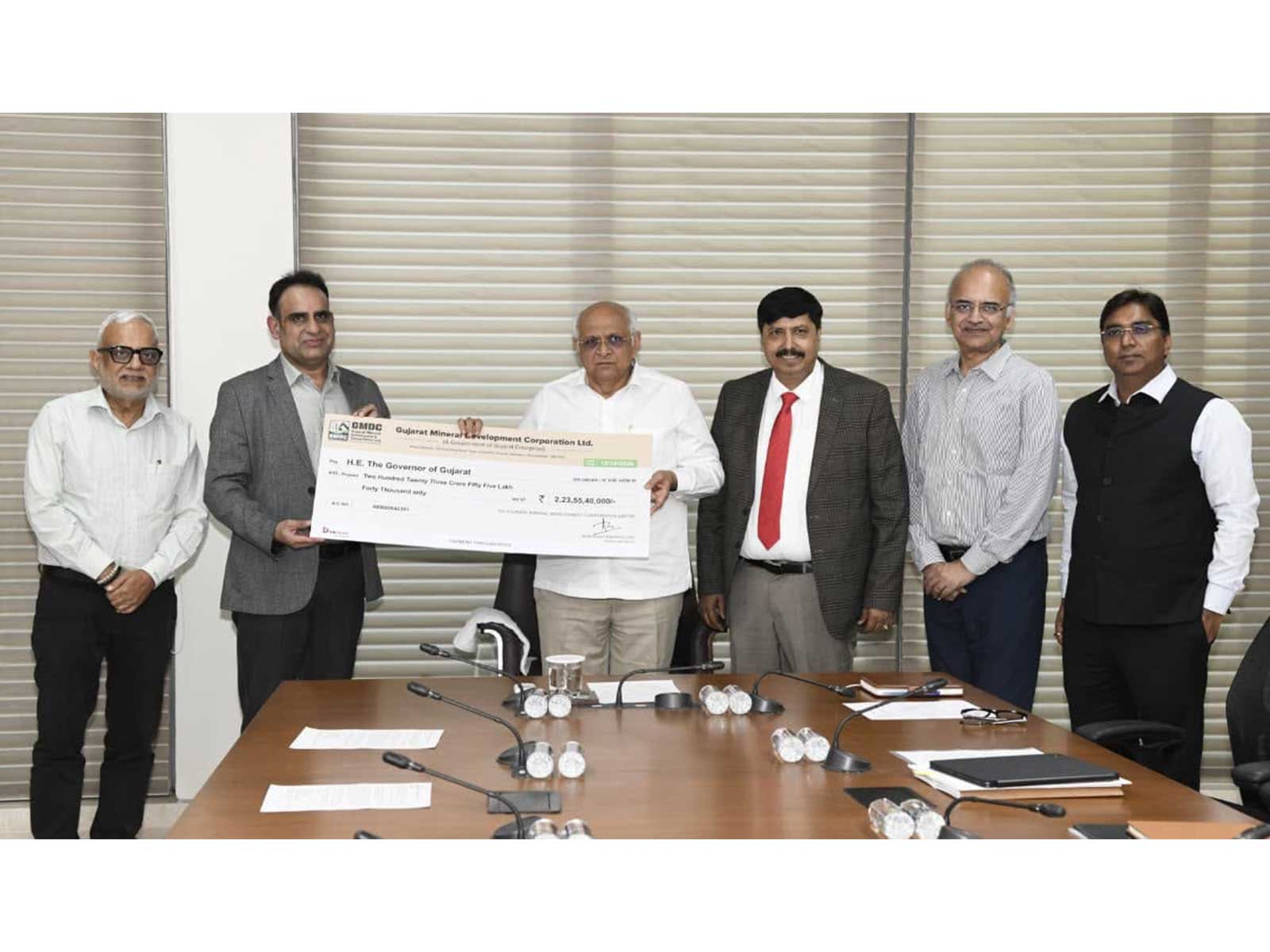 GMDC presents dividend cheque of Rs 223 crore to Gujarat CM Bhupendra Patel (Photo/GujaratCMO)