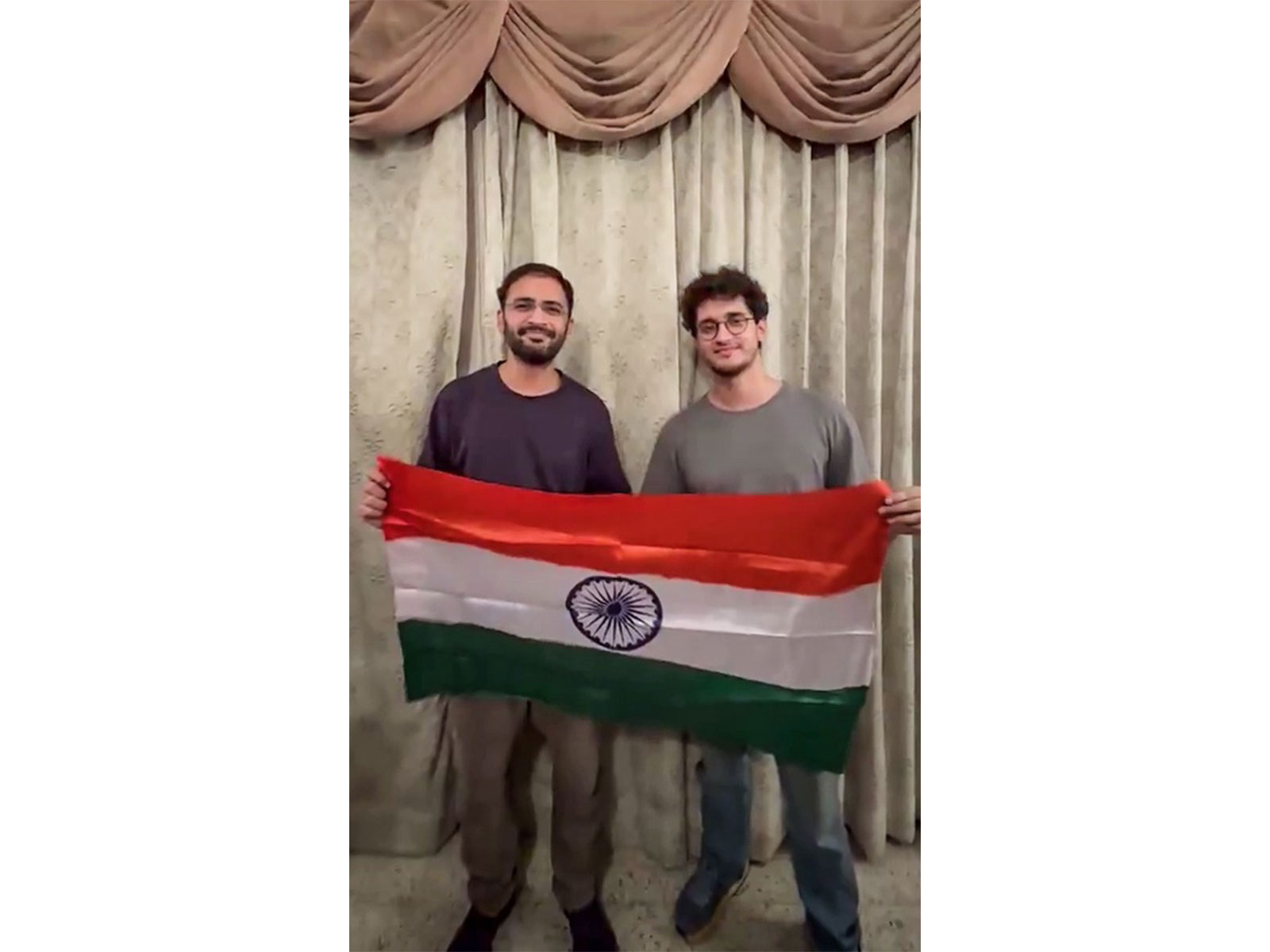 CJP leaders Saurav Das and Ashutosh Ranka hold the national flag as they come out of Tihar Jail after the SEM Court ordered their release (Photo: x/@abhijeet_dipke)