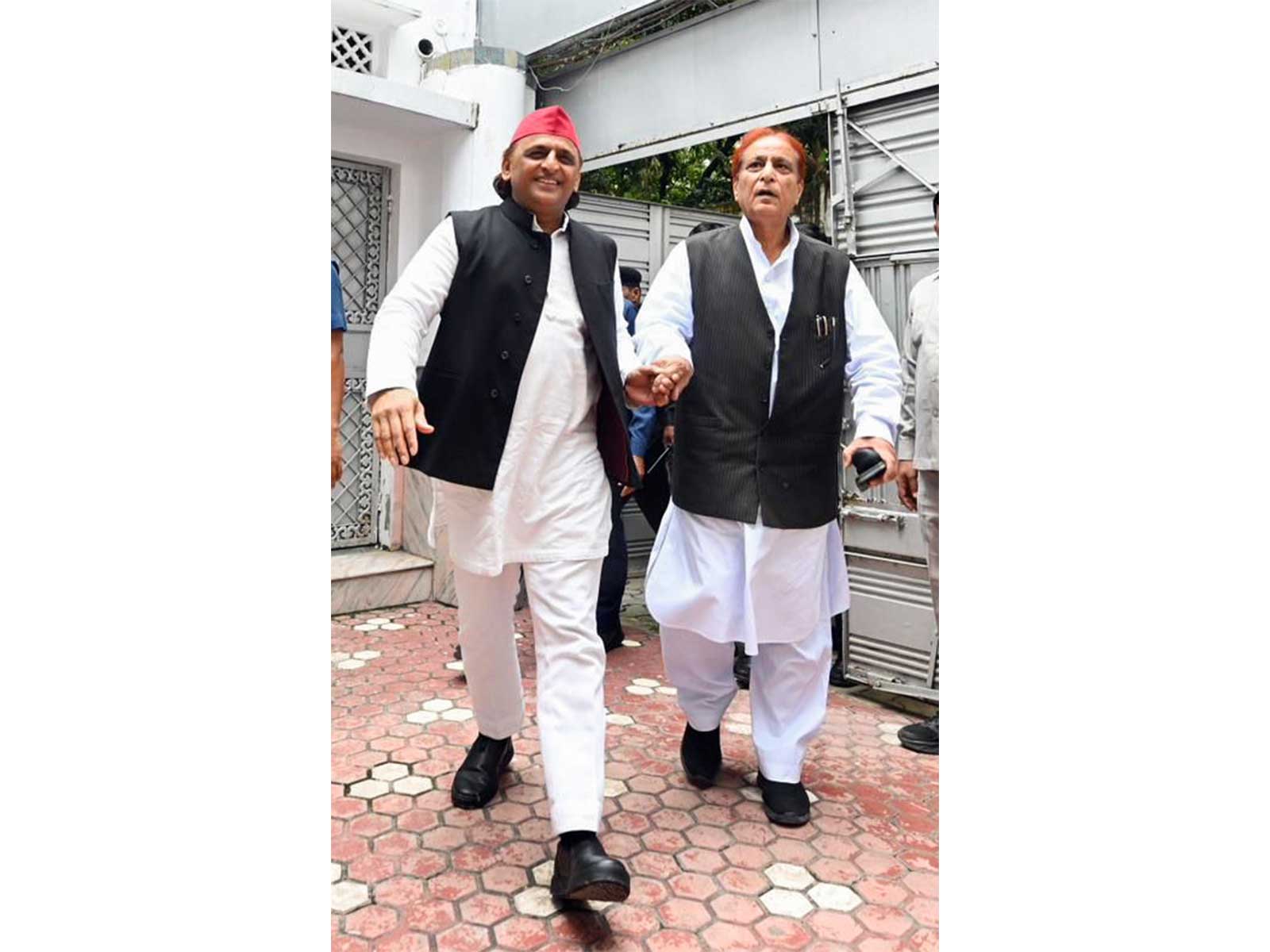 Samajwadi Party chief Akhilesh Yadav with Azam Khan in Rampur (File Photo/ANI)