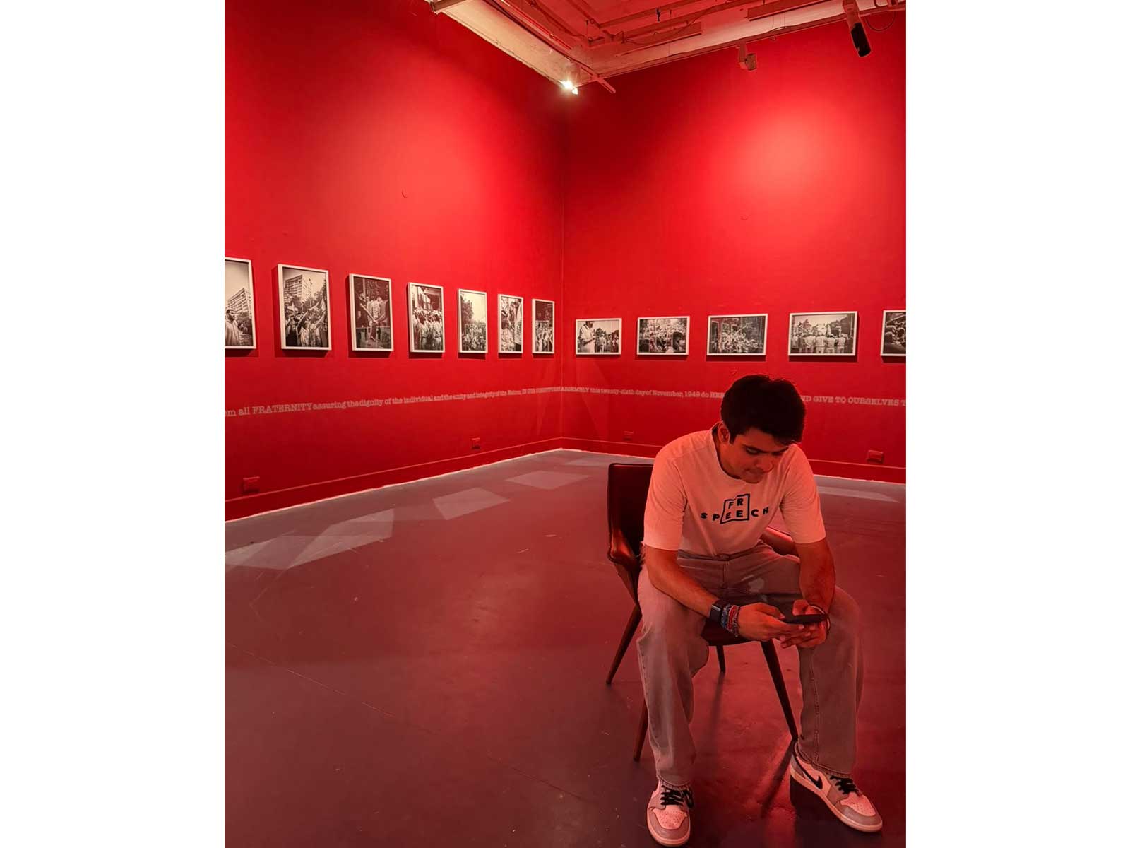 Raihan Vadra at his exhibition (Photo/@priyankagandhi)