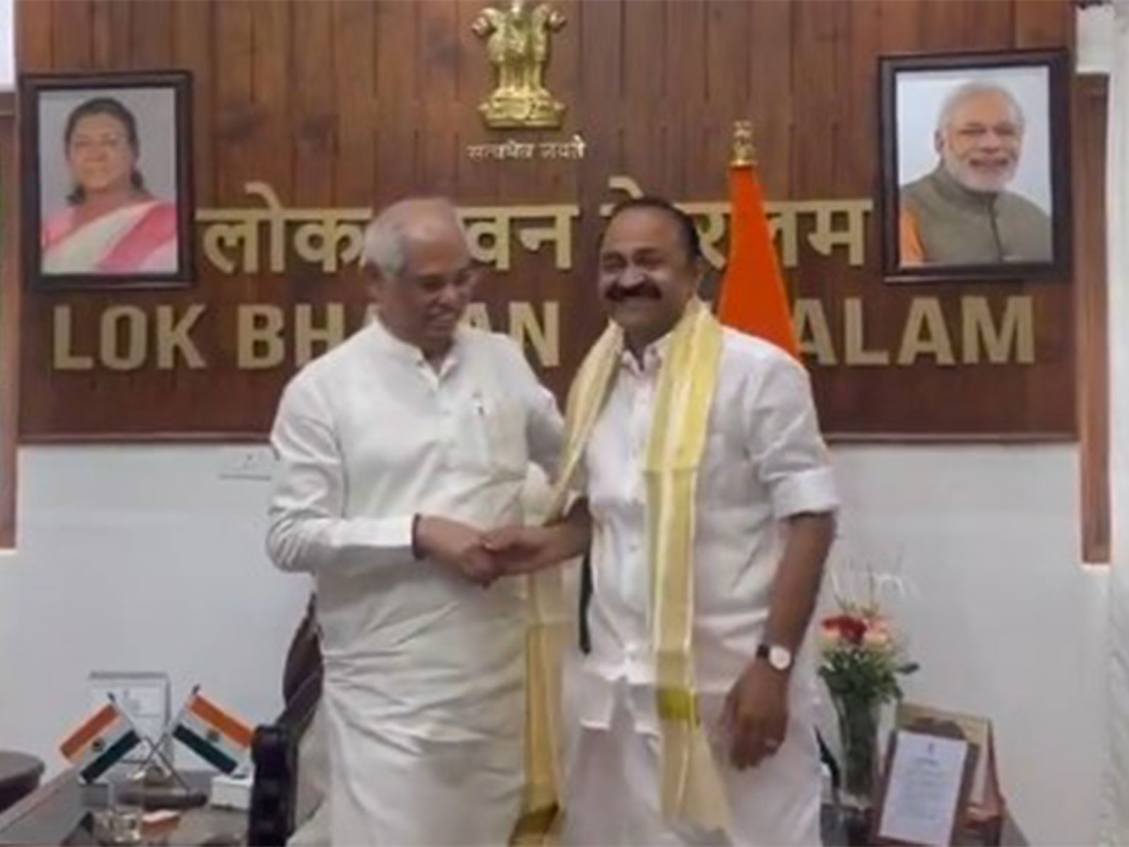 Keralam Chief Minister VD Satheesan met outgoing Governor Rajendra Vishwanath Arlekar (Photo/Lok Bhavan)