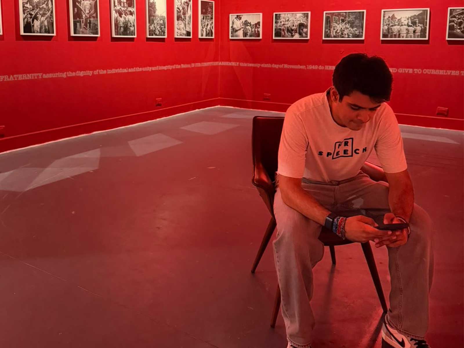 Raihan Vadra at his exhibition (Photo/@priyankagandhi)