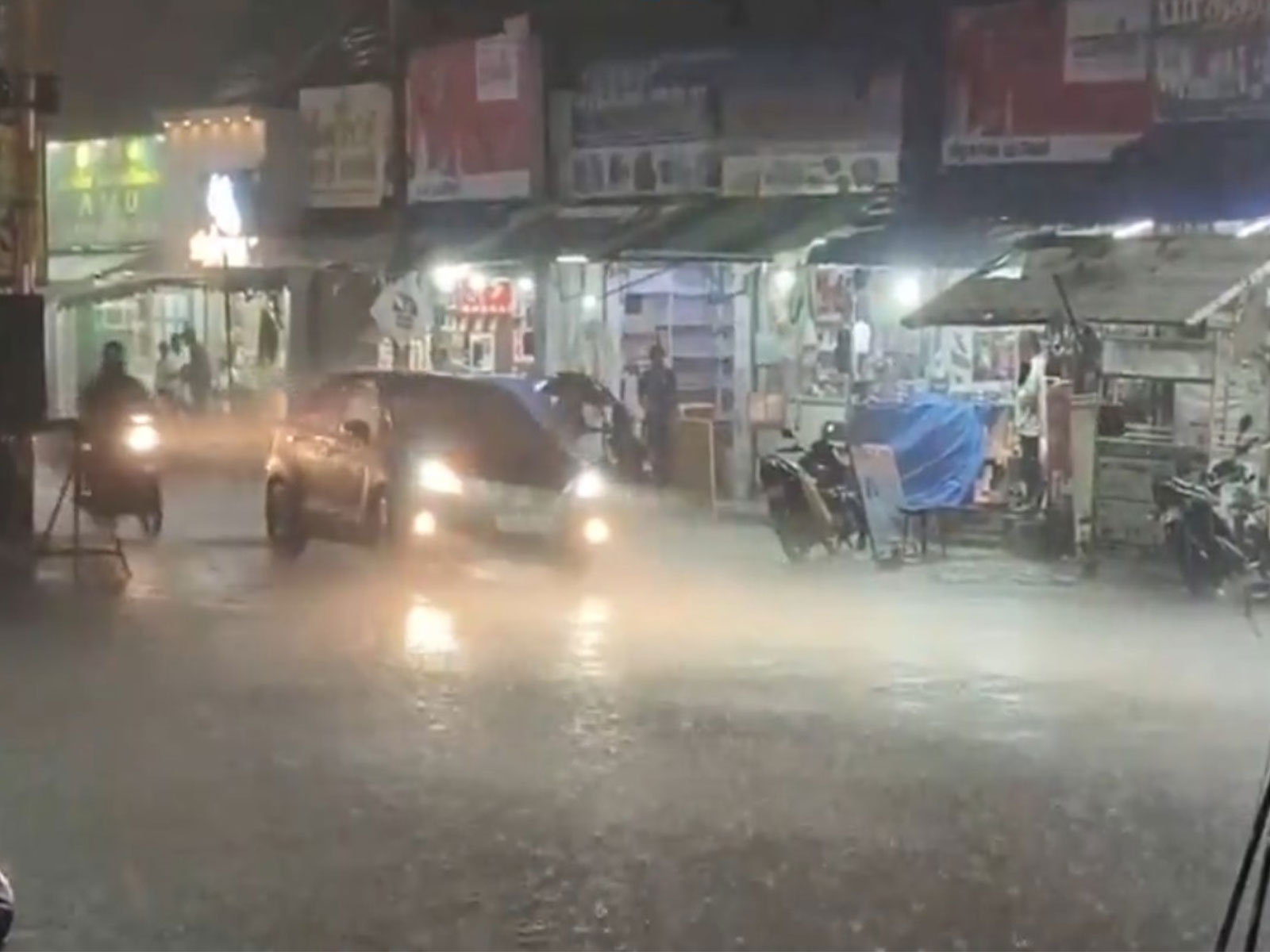 Heavy rainfall continues in Tamil Nadu (Photo/ANI)