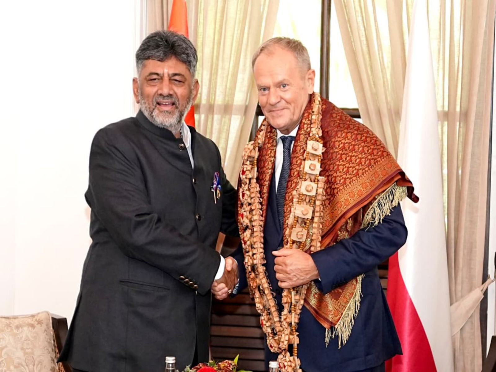 Poland PM Donald Tusk with Karnataka CM DK Shivakumar (Photo/ANI)