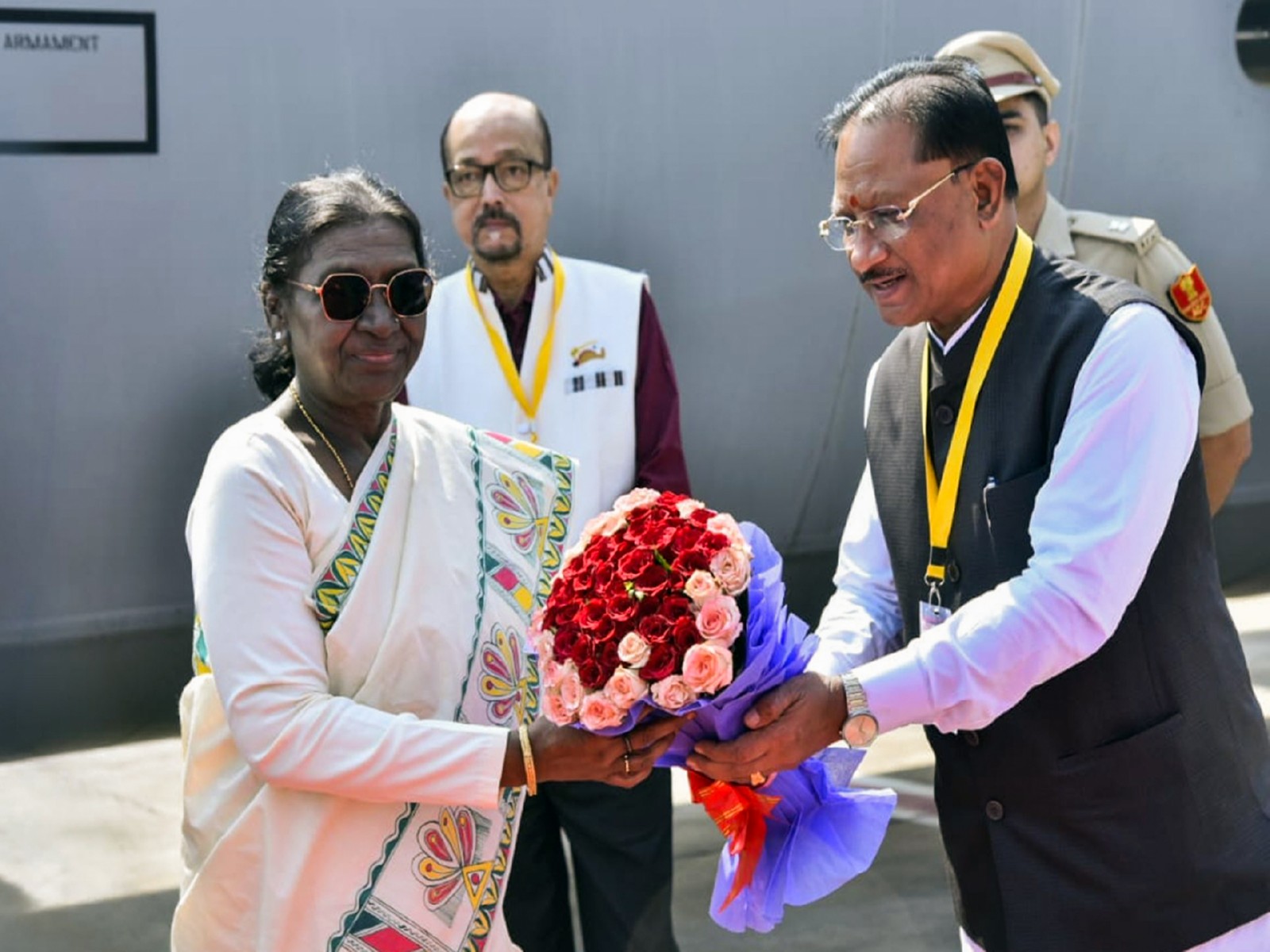  President Droupadi Murmu receives warm welcome from Chhattisgarh Chief Minister Vishnu Deo (Photo/ANI)