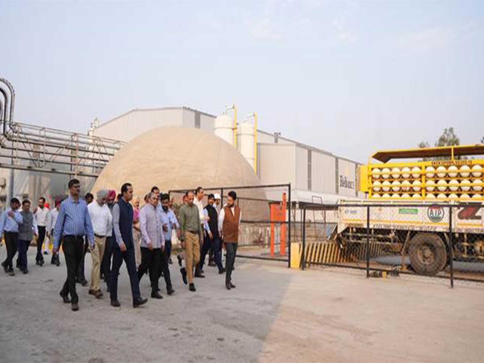 Team led by the Chairperson CAQM during the visit (Photo/PIB)