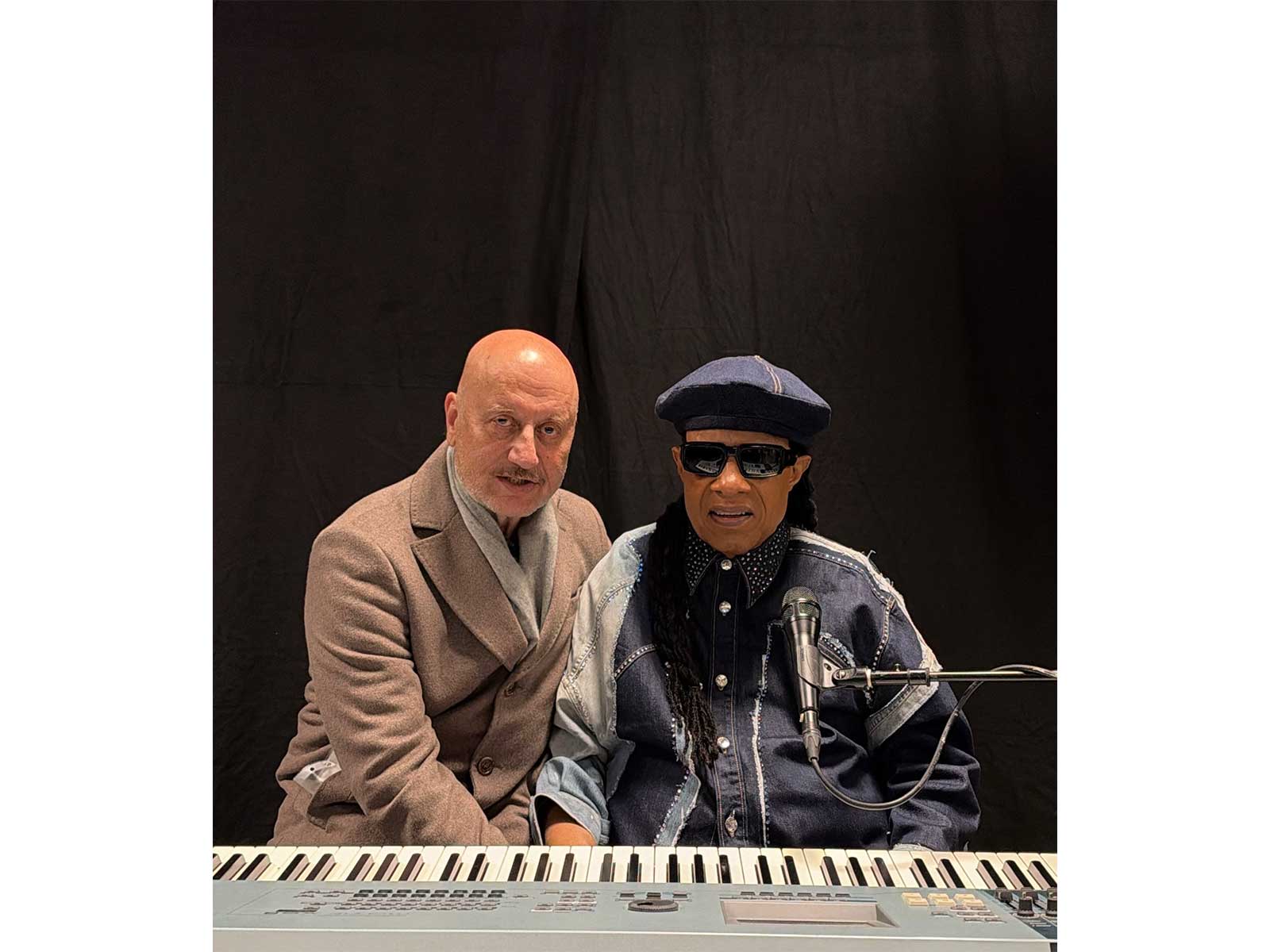 Anupam Kher meets Stevie Wonder (Photo/Instagram@AnupamKher)