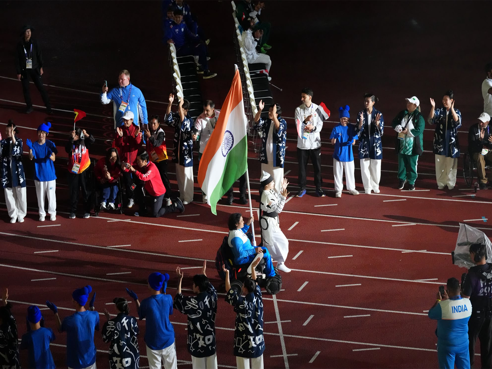 Mona Agarwal leading the Indian contingent with tricolour in hand. (Photo: PCI)