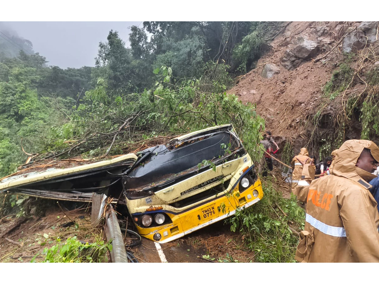 Visual from the landslide-hit Mettupalayam-Ooty road near Barliyar (Photo/ANI)