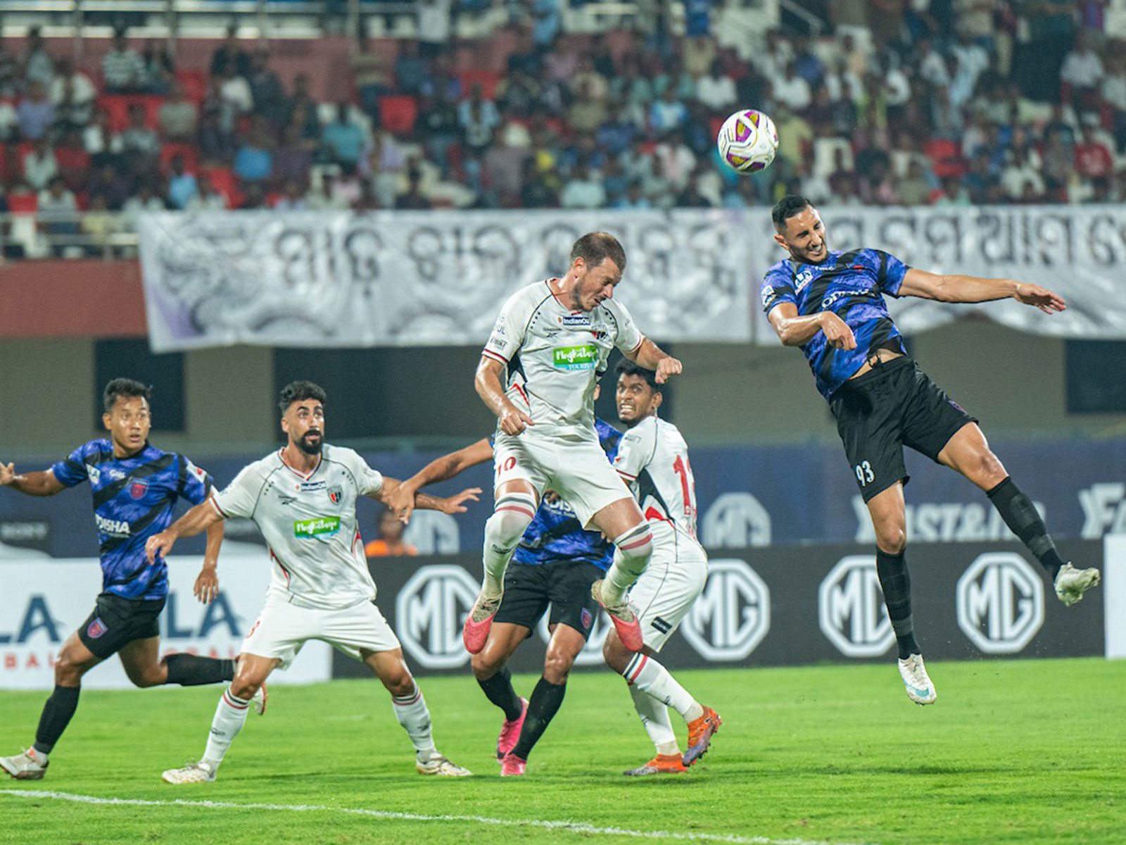 Odisha FC and NorthEast United FC in action. (Photo: ISL)