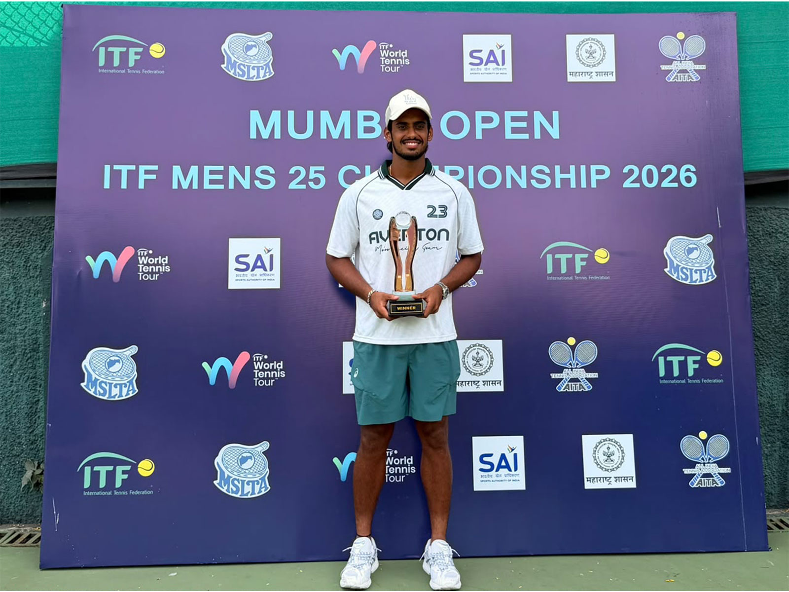 Karan Singh with ITF Men’s World Tennis Tour M25 tournament trophy. (Photo: ITF)