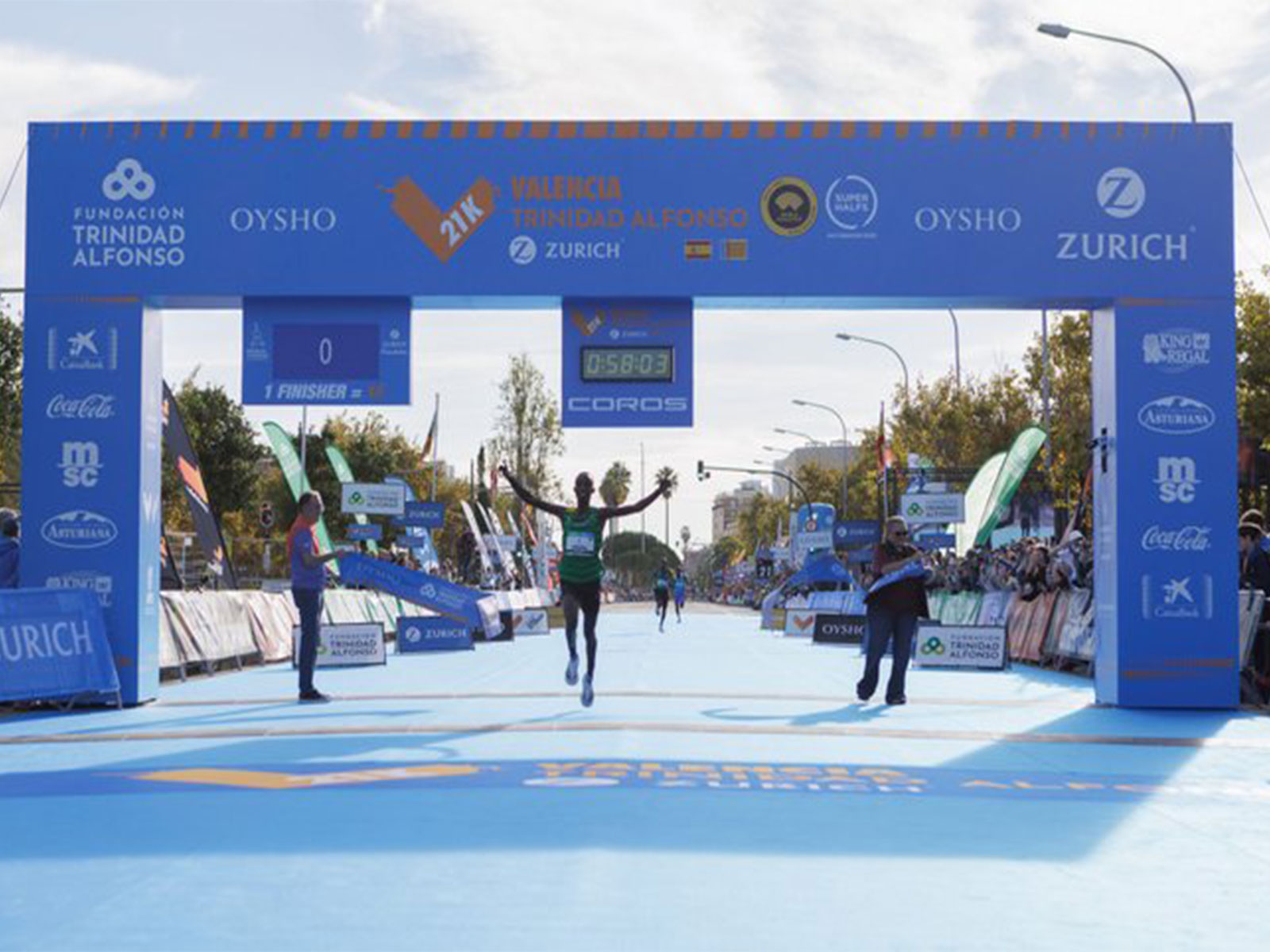 Spain's Rodrigue Kwizera wins the race at the Valencia Half Marathon. (Photo: X/ @MedioMaratonVLC)