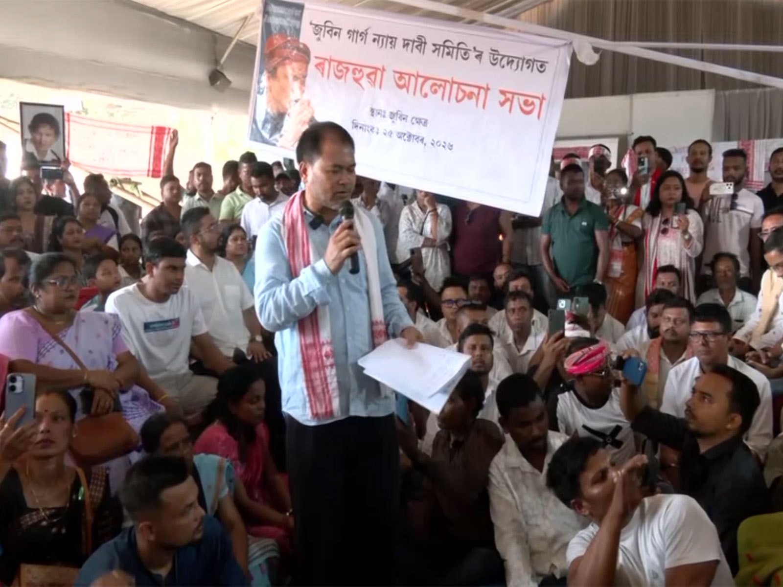 Raijor Dal MLA Akhil Gogoi addressing Zubeen Garg's supporters (Photo/ANI)