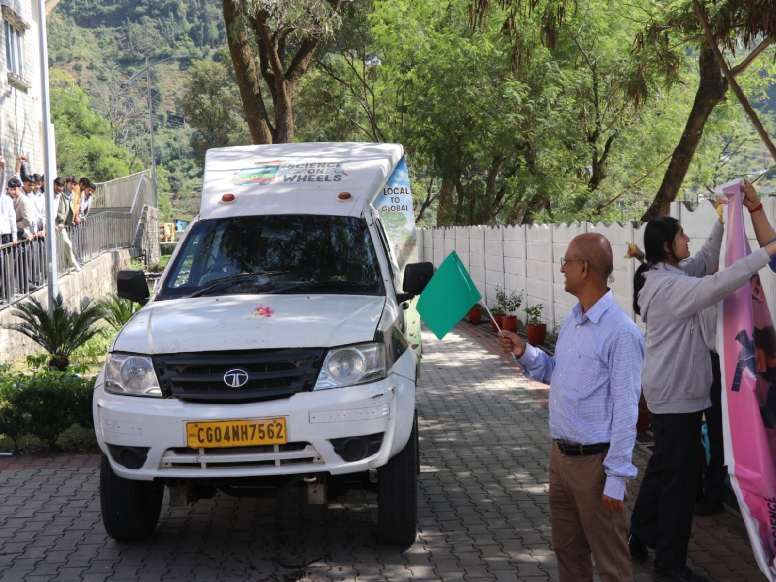 IIT Mandi launches ‘Science on Wheels’ initiative (Photo/IITMandi)