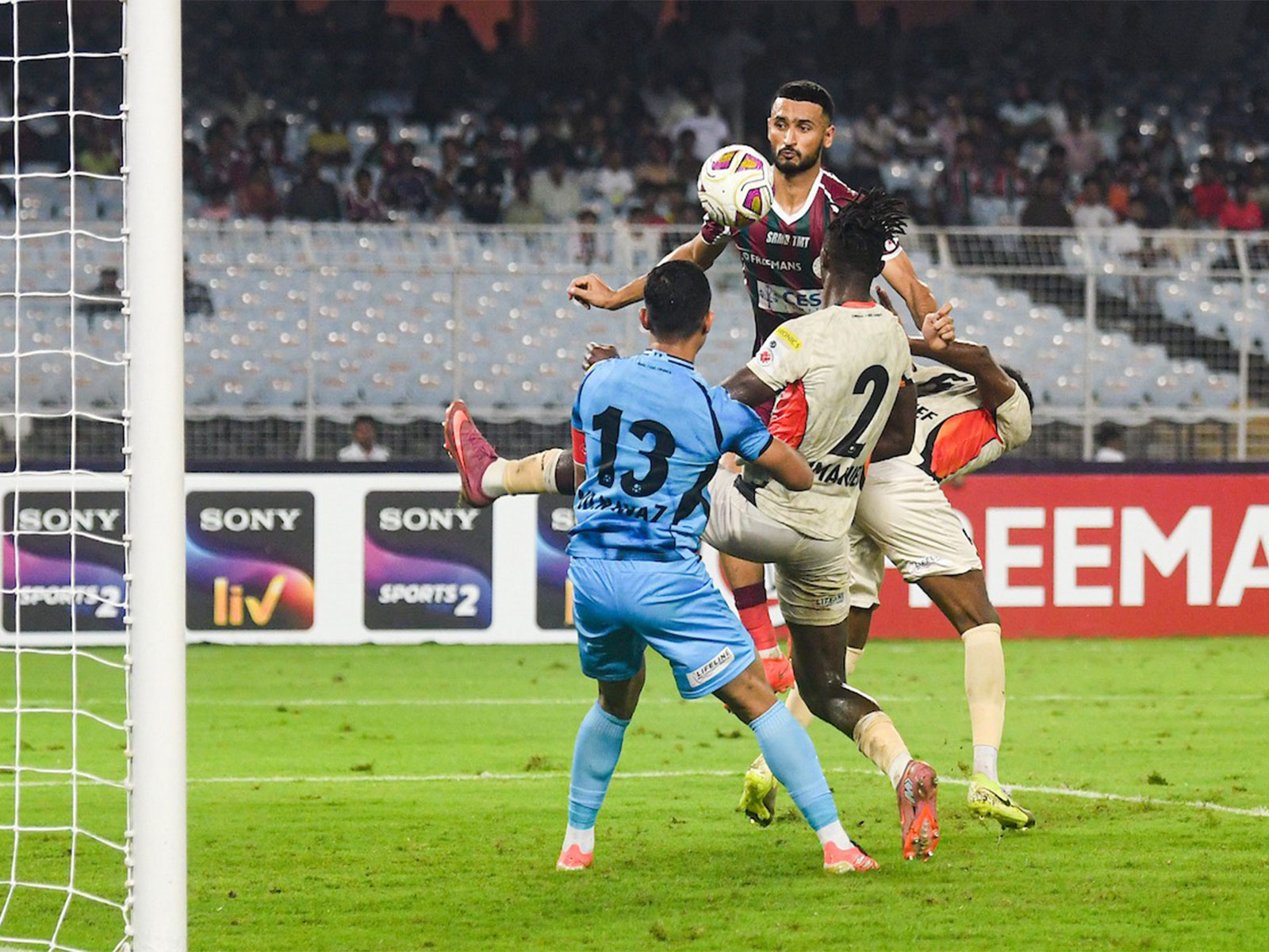 Manvir Singh scores the winner against Chennaiyin FC at home. (Photo: ISL)