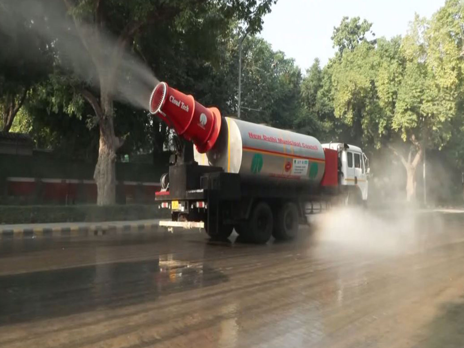 Anti-smog guns spray water on Delhi roads (Photo/ANI)