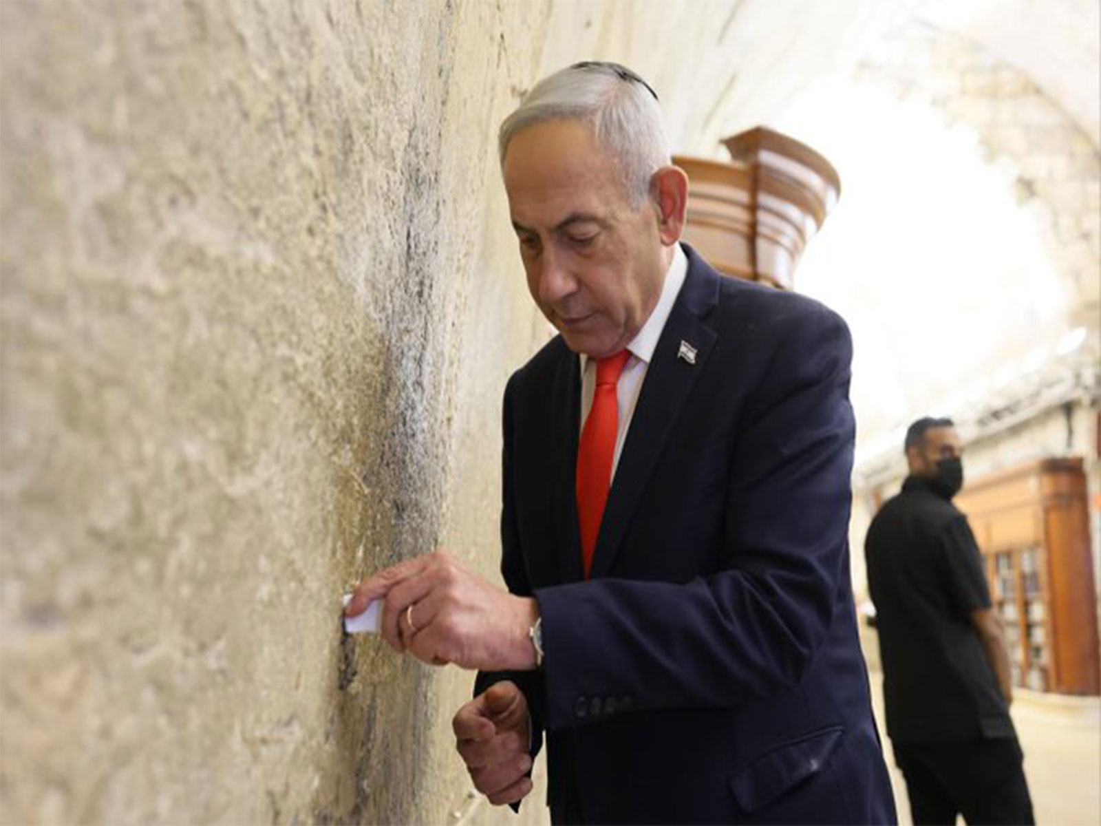 Israel PM Benjamin Netanyahu prays at the Western Wall in Jerusalem (Photo/@netanyahu)