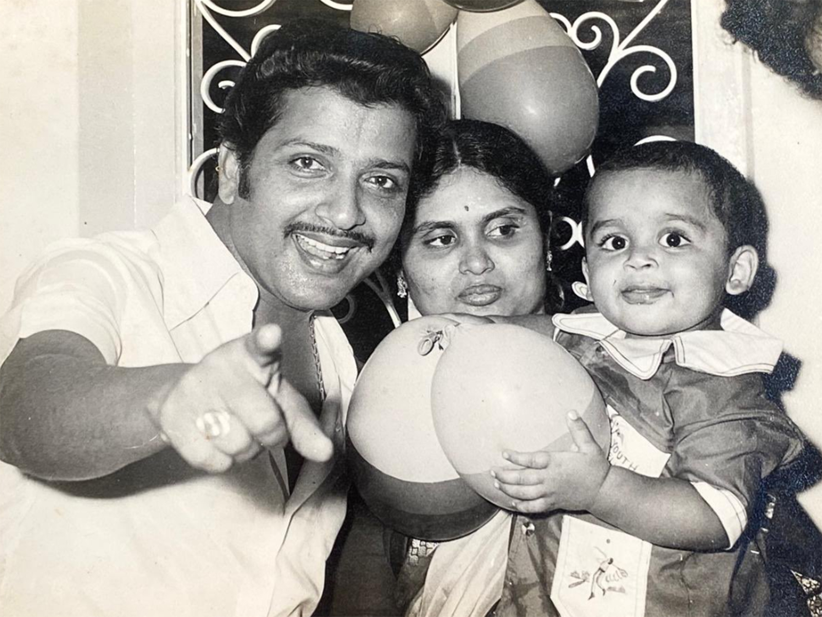 Childhood picture of Karthi with parents Sivakumar and Lakshmi (Photo/X/@Karthi_Offl)