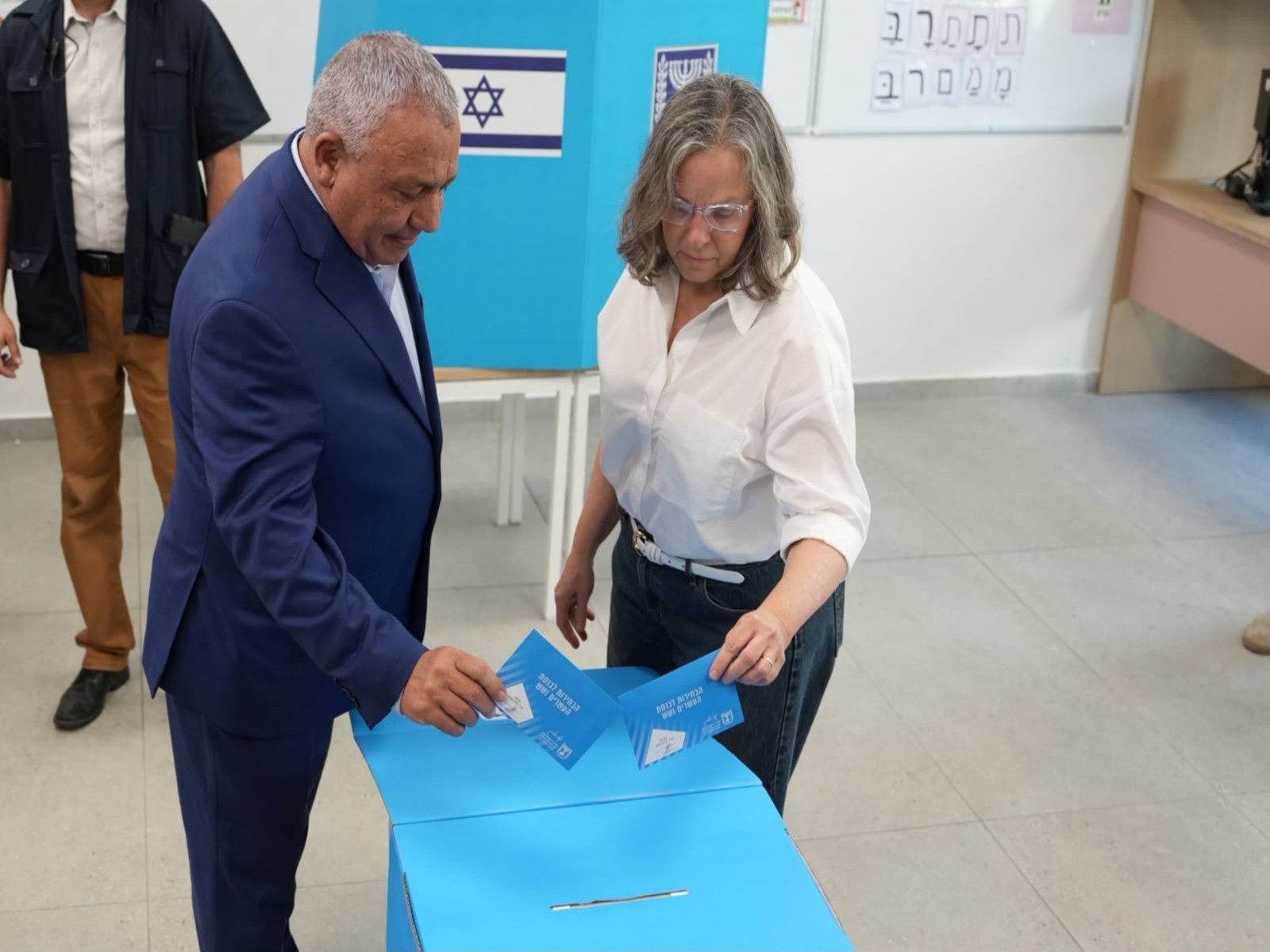 Yashar Party chairman Gadi Eisenkot, and his wife Hannah cast their vote in Israel elections (Photo/X/@gadi_eisenkot)