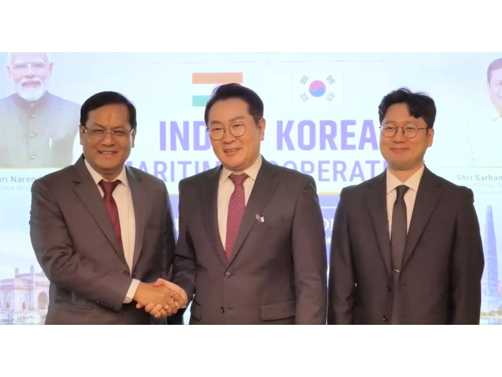 Union Minister Sarbananda Sonowal with Sejin Heavy Industries CEO Kim Jin-jong in Busan (Photo/X@sarbanandsonwal)