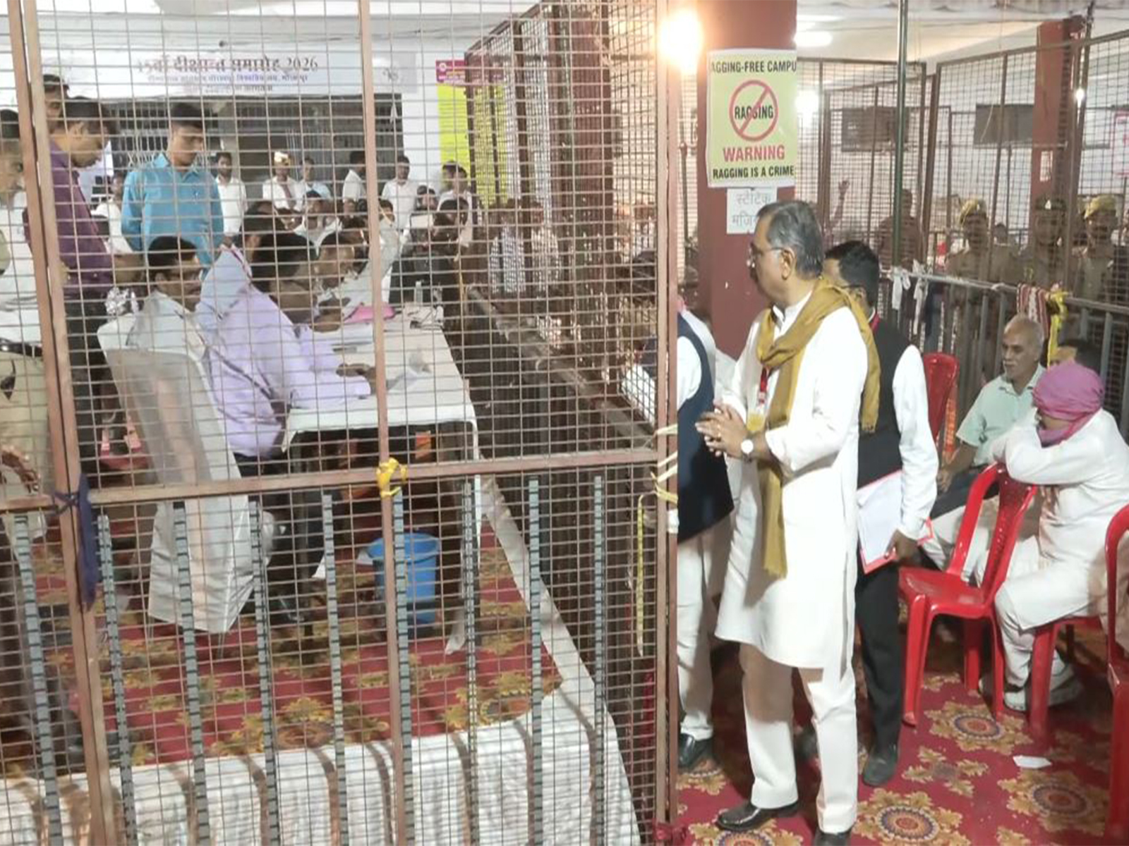 SP and independent candidate boycott MLC vote counting in Gorakhpur (Photo/ANI)