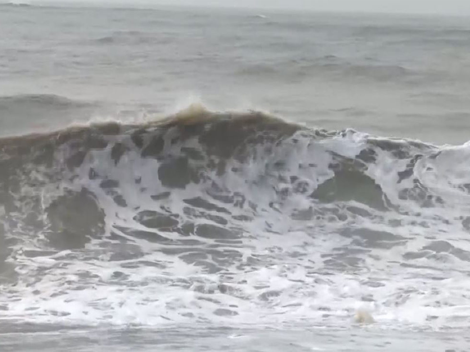 Puri (Odisha): Visuals show sea conditions in the Bay of Bengal after Cyclone Arnab made landfall along the Andhra Pradesh coast (Photo/ANI)