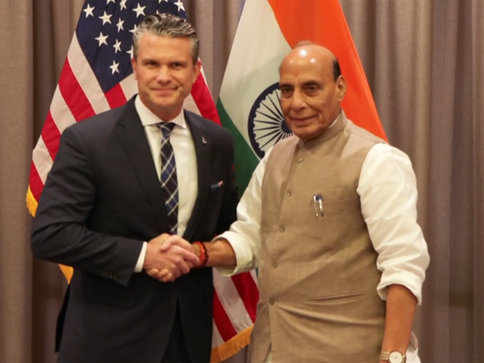  Defence Minister Rajnath Singh  meets US War Secretary Pete Hegseth (Photo/ANI)