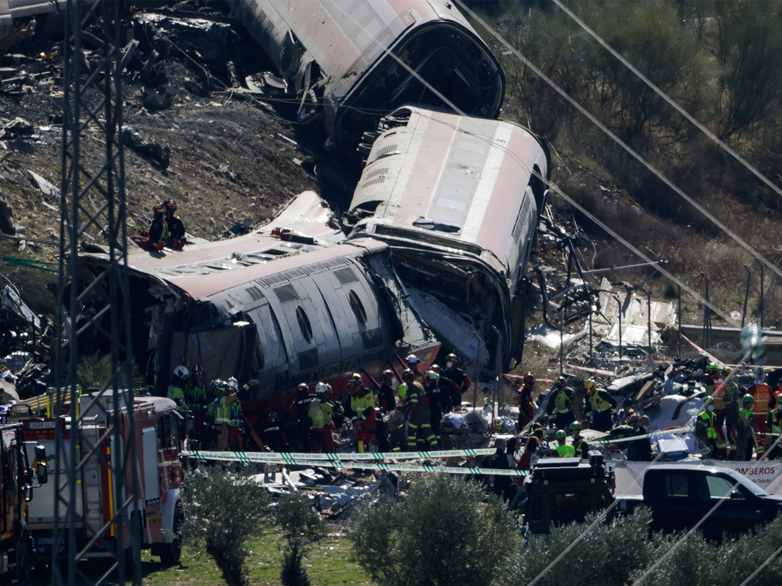 Rescue personnel work at the site of train collision in Spain (Photo/Reuters)