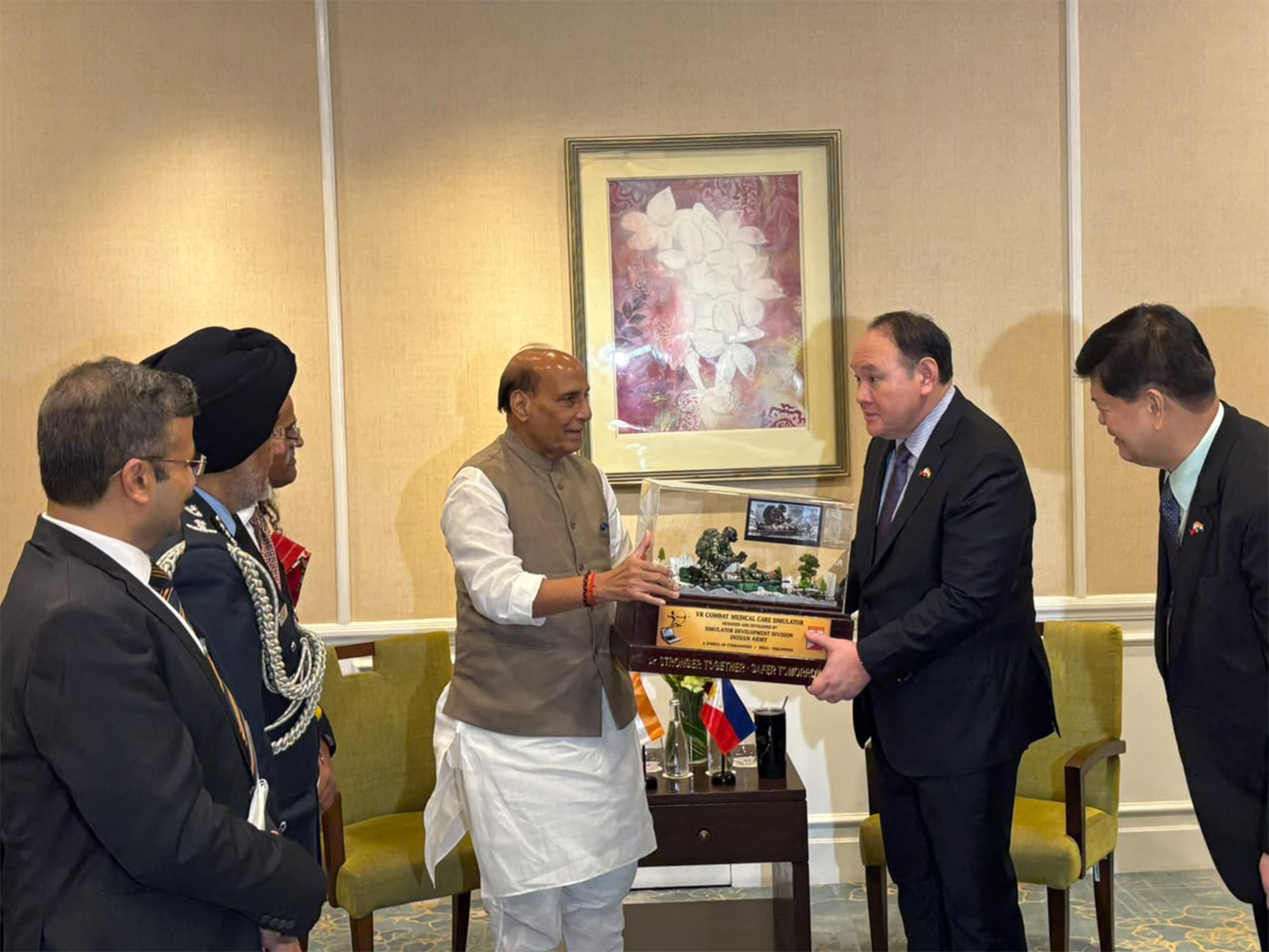 Defence Minister Rajnath Singh Gifts Replica of Combat Medical Care Simulator to Philippine Secretary of National Defence Gilberto C Teodoro Jr (Photo/ANI)
