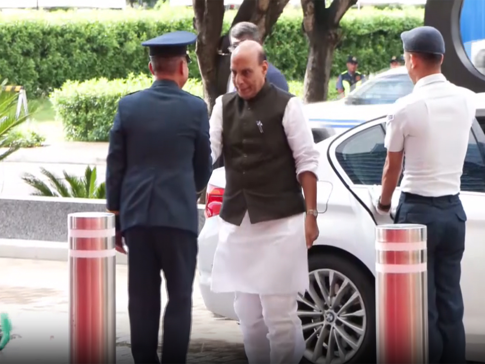 Defence Minister Rajnath Singh receiving a ceremonial Guard of Honour at the Mactan Expo in Cebu, Philippines, ahead of the 13th ASEAN Defence Ministers’ Meeting-Plus (ADMM-Plus). (Photo/ANI)