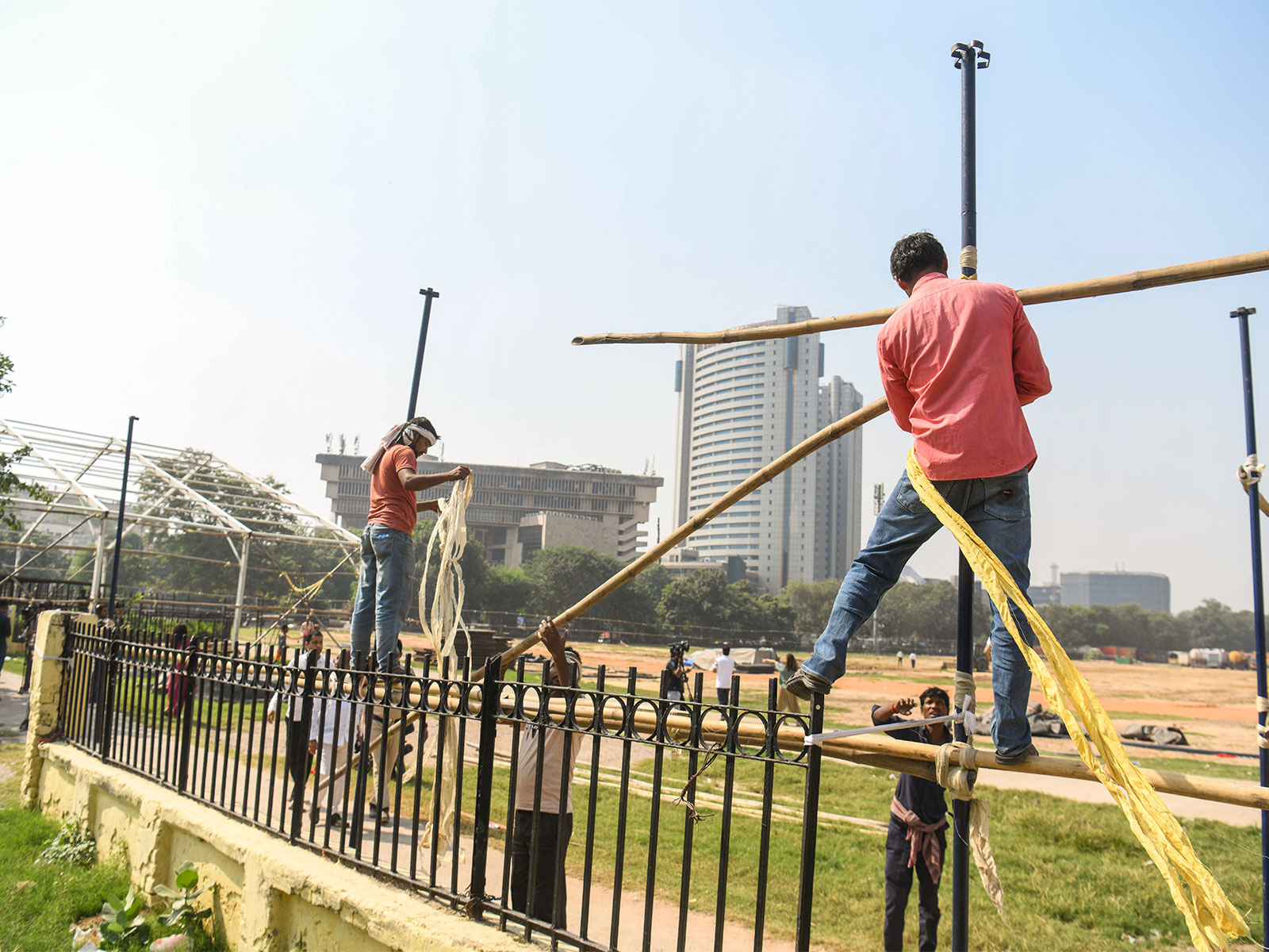 Preparations underway at Delhi's Ramlila Maidan for November 1 INDIA bloc rally (Photo/ANI)