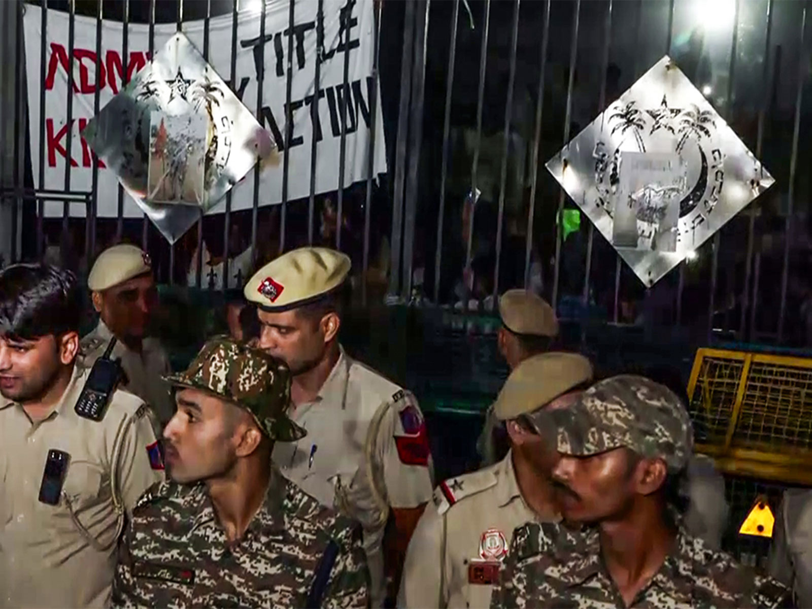  Security personnel stand guard as Jamia Millia Islamia students continue their protest over various demands (File Photo/ANI)