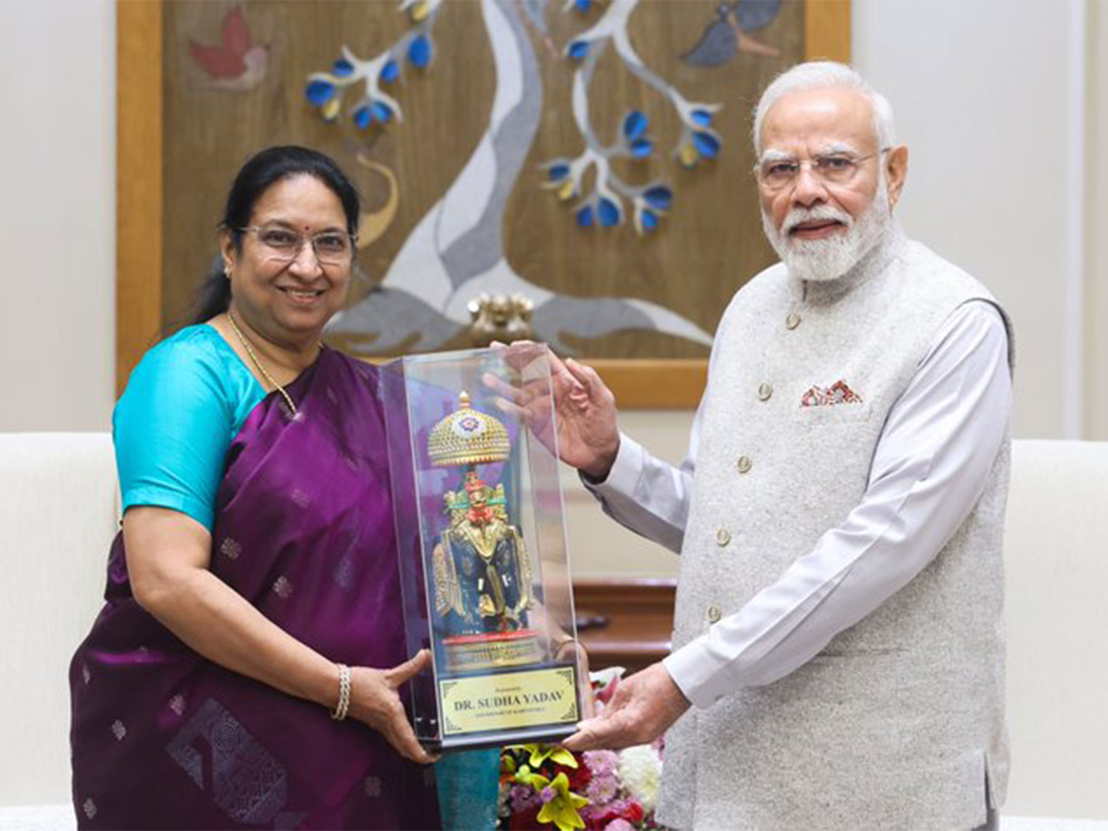  Karnataka Governor Sudha Yadav and Prime Minister Narendra Modi (Photo/X/@PMOIndia)