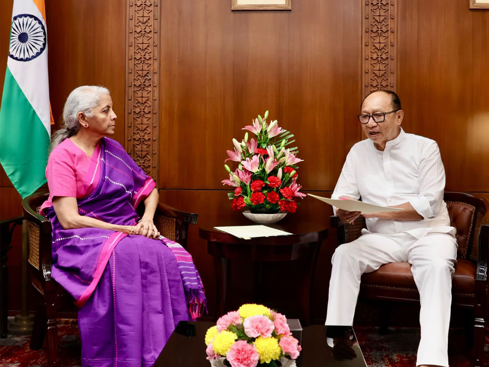  Manipur Chief Minister Yumnam Khemchand Singh today met Union Minister for Finance and Corporate Affairs, Nirmala Sitharaman (Photo/ Manipur CMO)