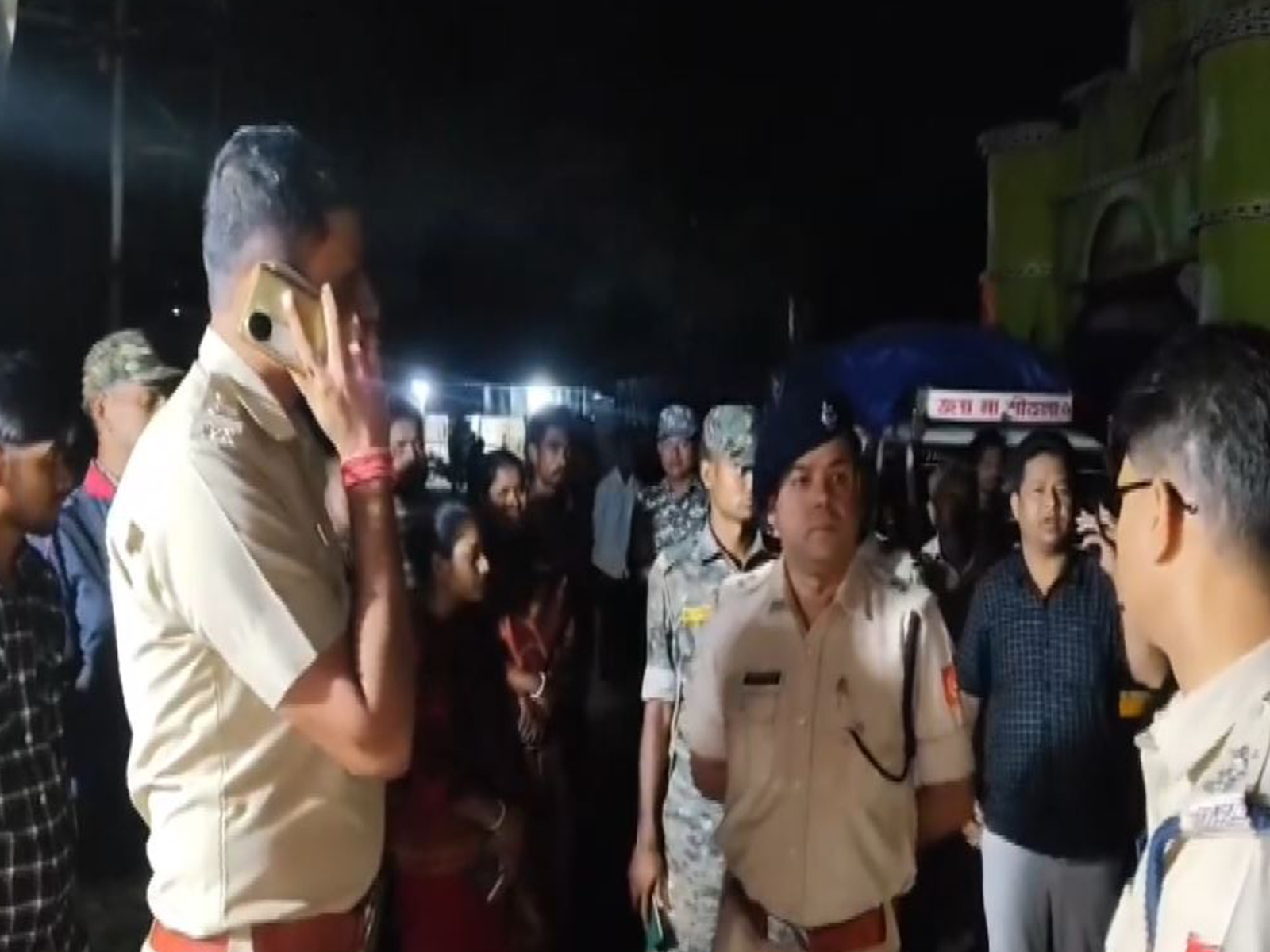 Alipurduar SP Amit Kumar Shaw assisting people at a relief centre amid the GLOF alert in North Bengal (Photo/ANI)