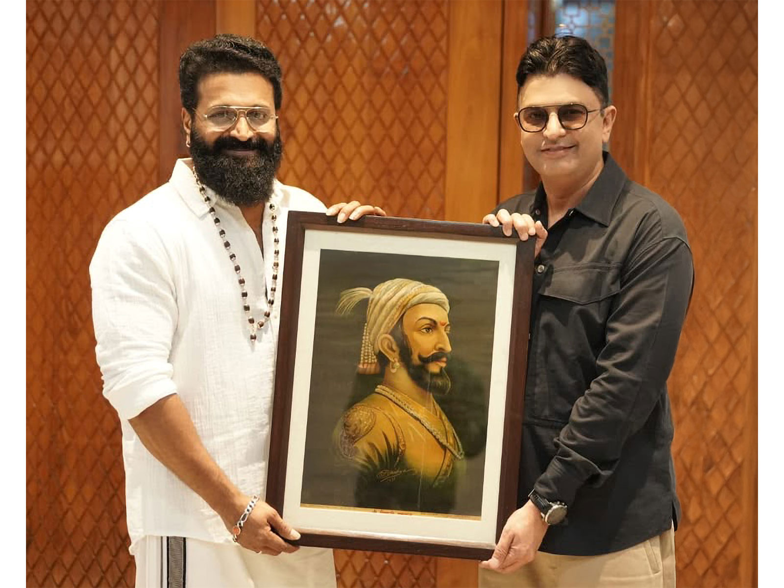 Rishab Shetty, Bhushan Kumar (Photo/Instagram@tseries)